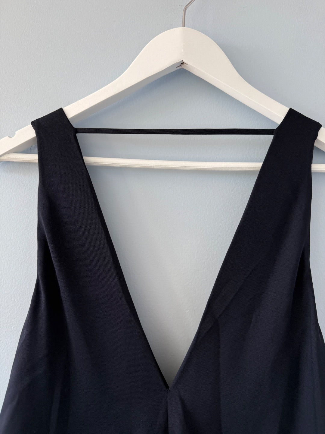 Scanlan Theodore Black Black Deep V-Neck Pleated Maxi Dress Size 10