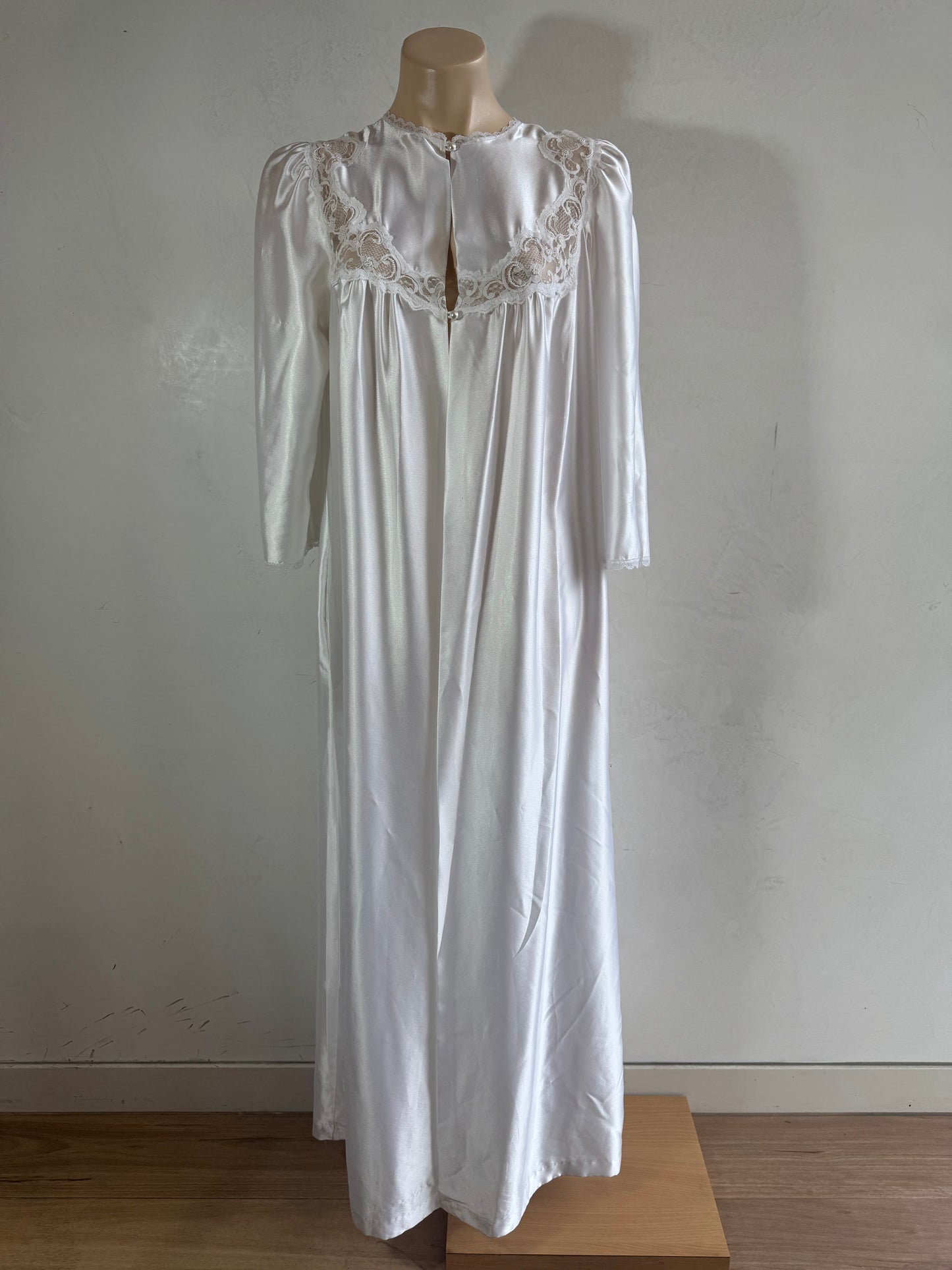 Vintage Barbizon white maxi robe - size S