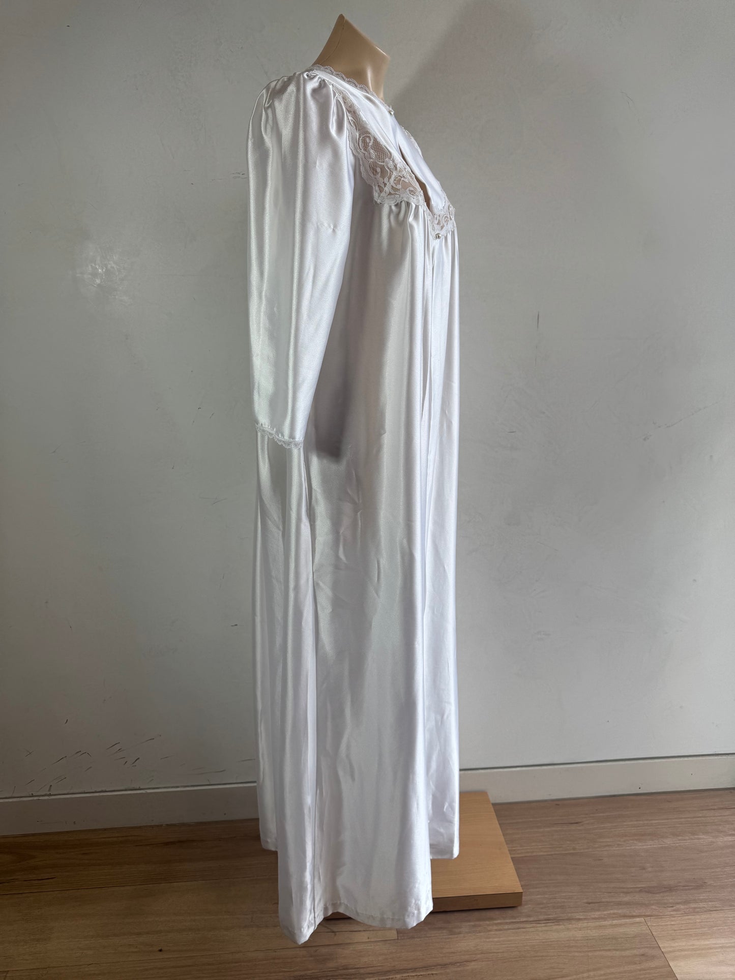 Vintage Barbizon white maxi robe - size S