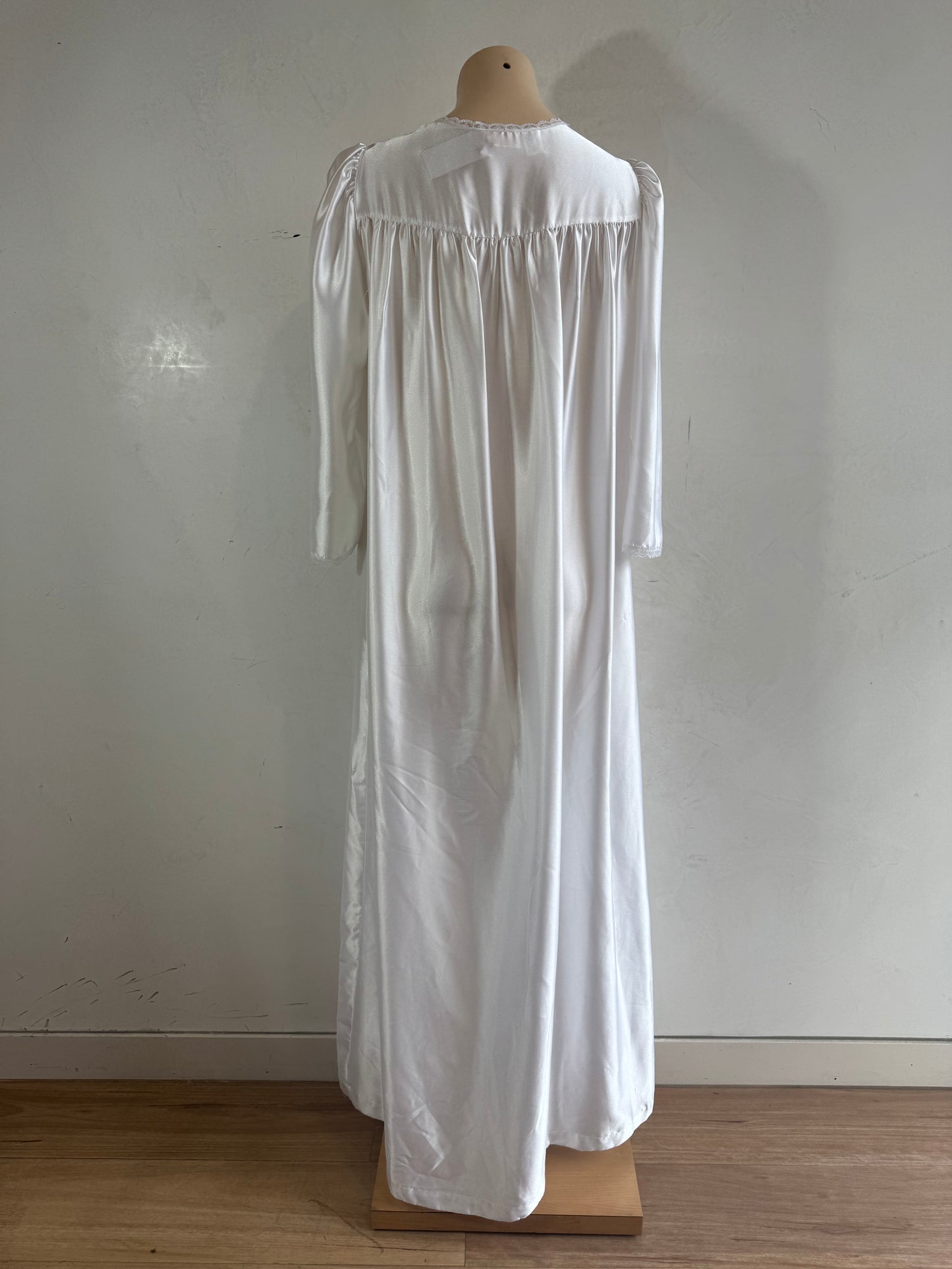 Vintage Barbizon white maxi robe - size S