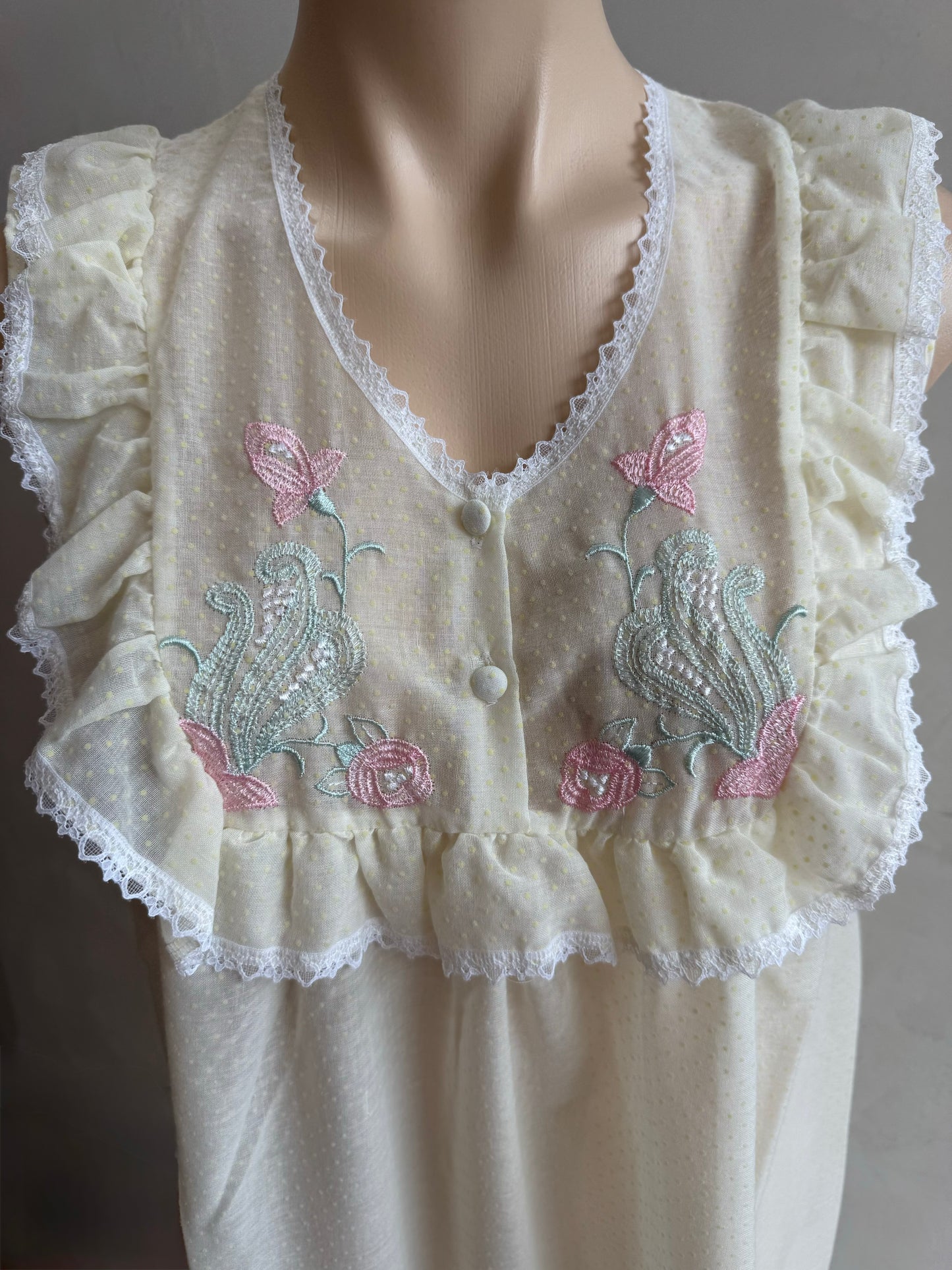 Vintage Diamond Cut Embroidered dress size M