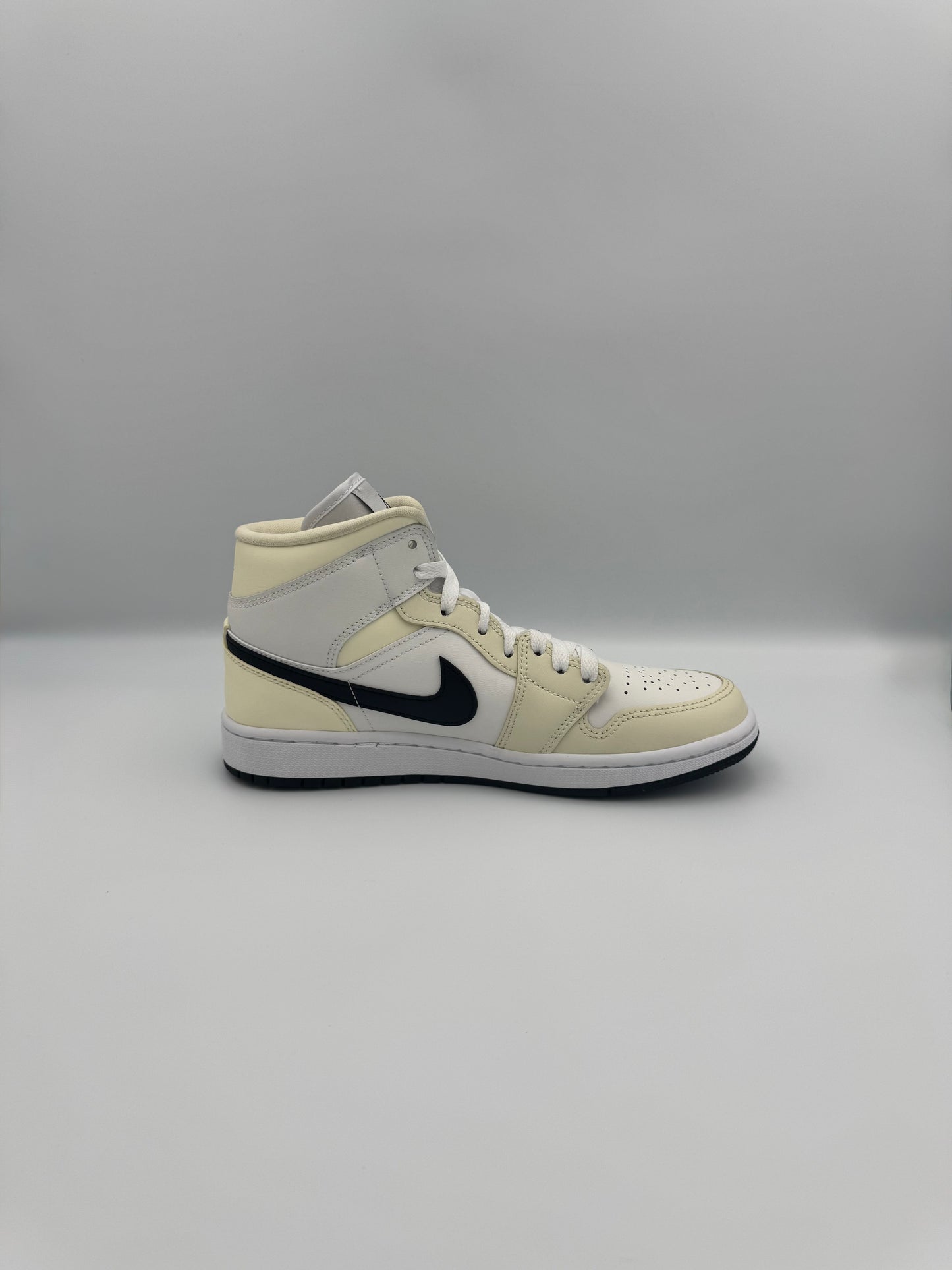 Air Jordan White/Cream Size 39