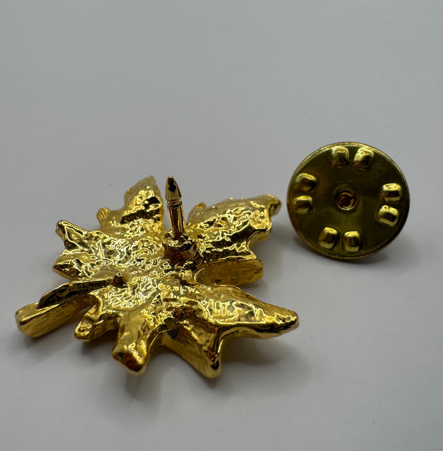 Leaf brooch