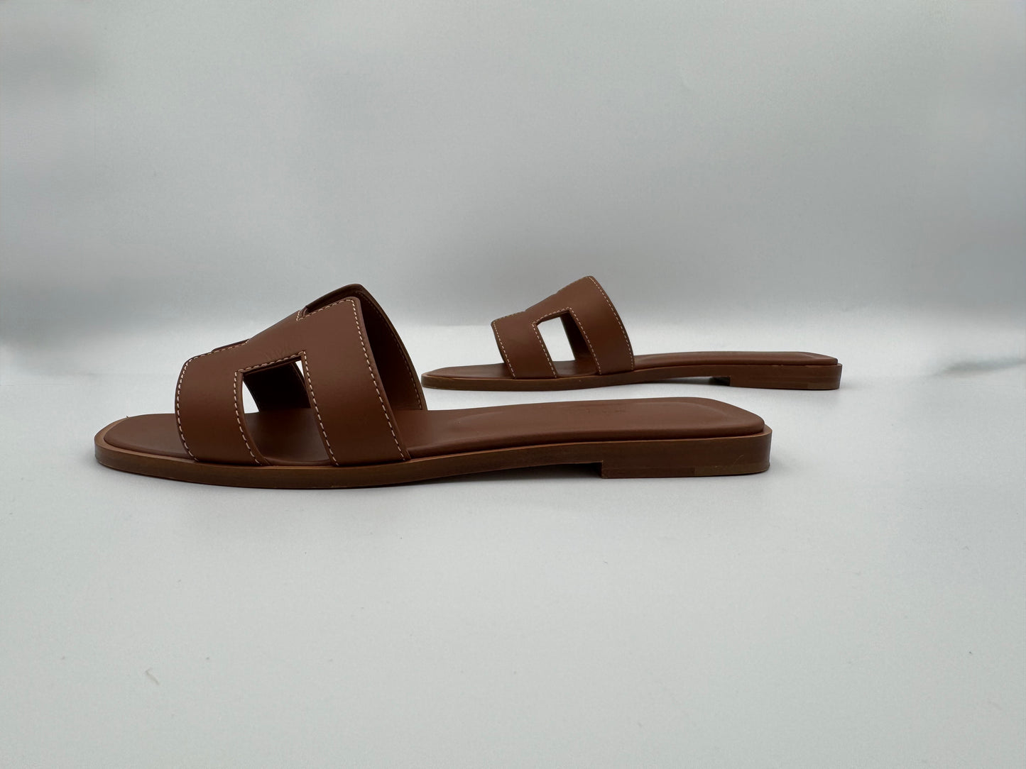 HERMÈS Oran Brown Leather Sandal