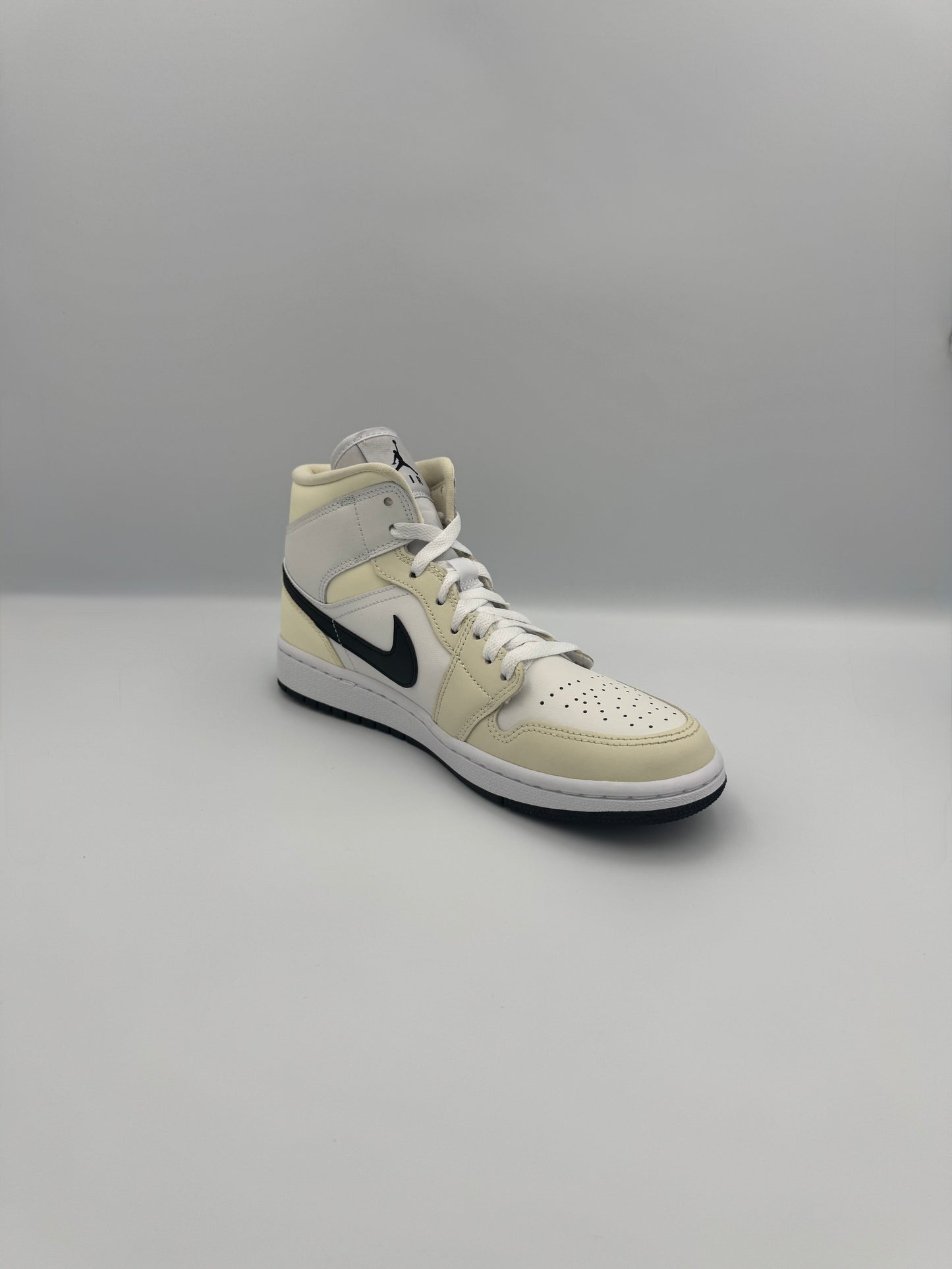 Air Jordan White/Cream Size 39