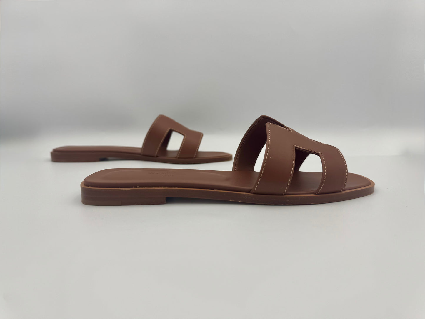 HERMÈS Oran Brown Leather Sandal