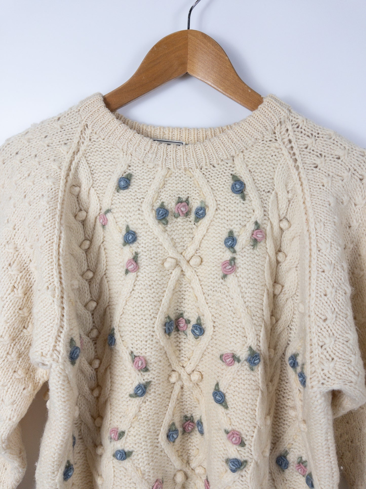 Vintage JUMP Cream Chunky Wool Flower Adorned Cable Knit Jumper Size L
