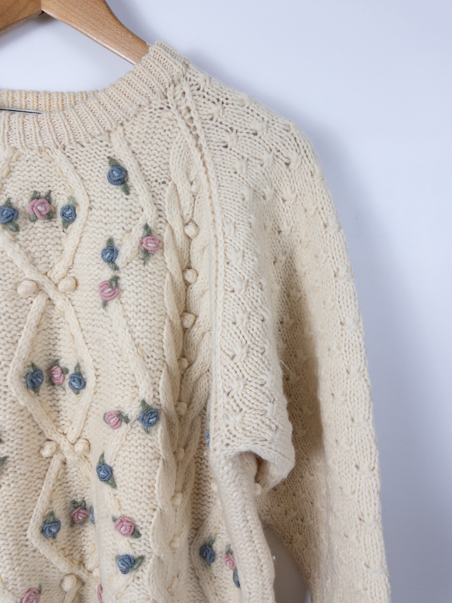 Vintage JUMP Cream Chunky Wool Flower Adorned Cable Knit Jumper Size L