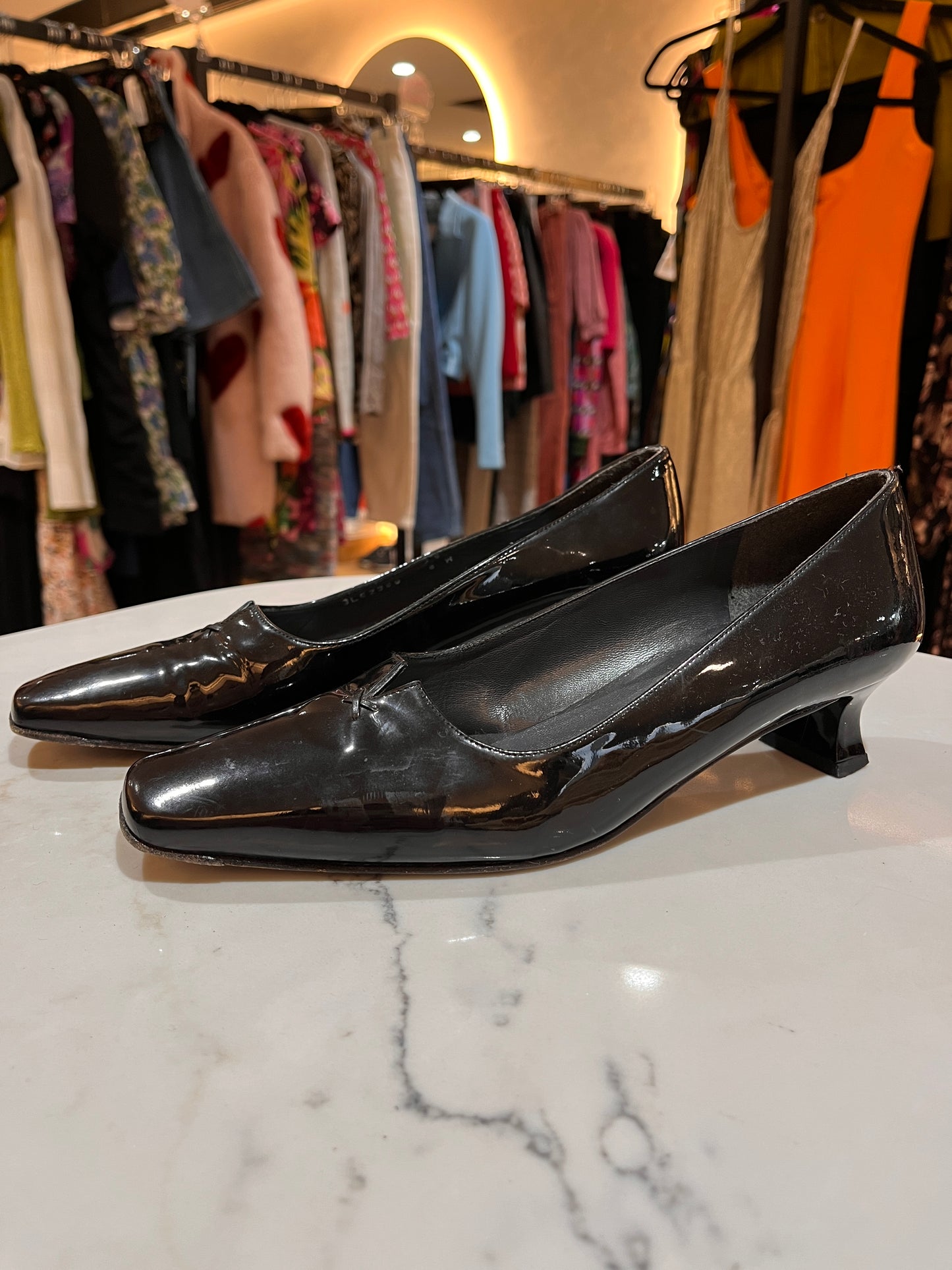 Vintage STUART WEITZMAN Kitten Pumps Size 8
