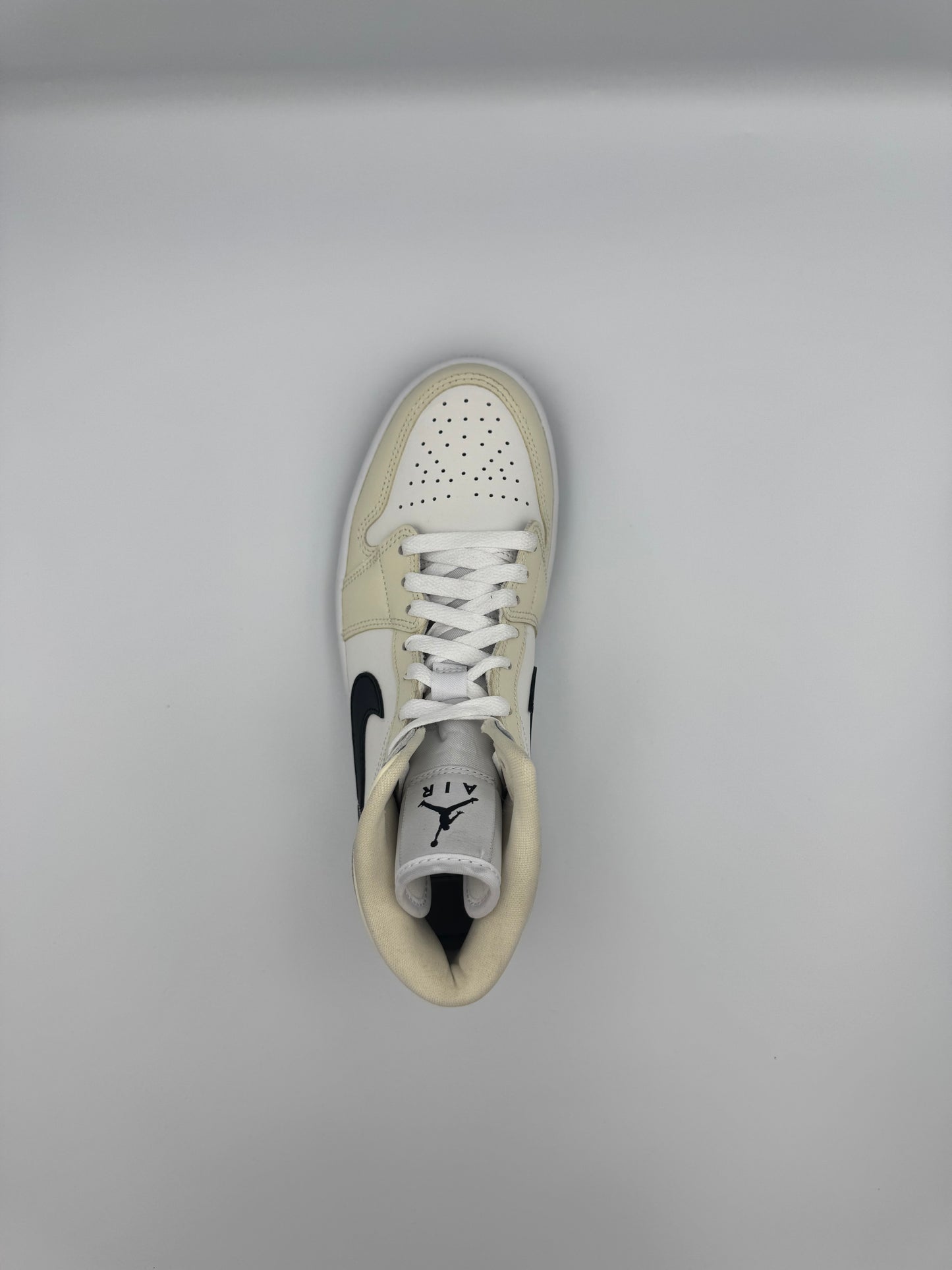 Air Jordan White/Cream Size 39
