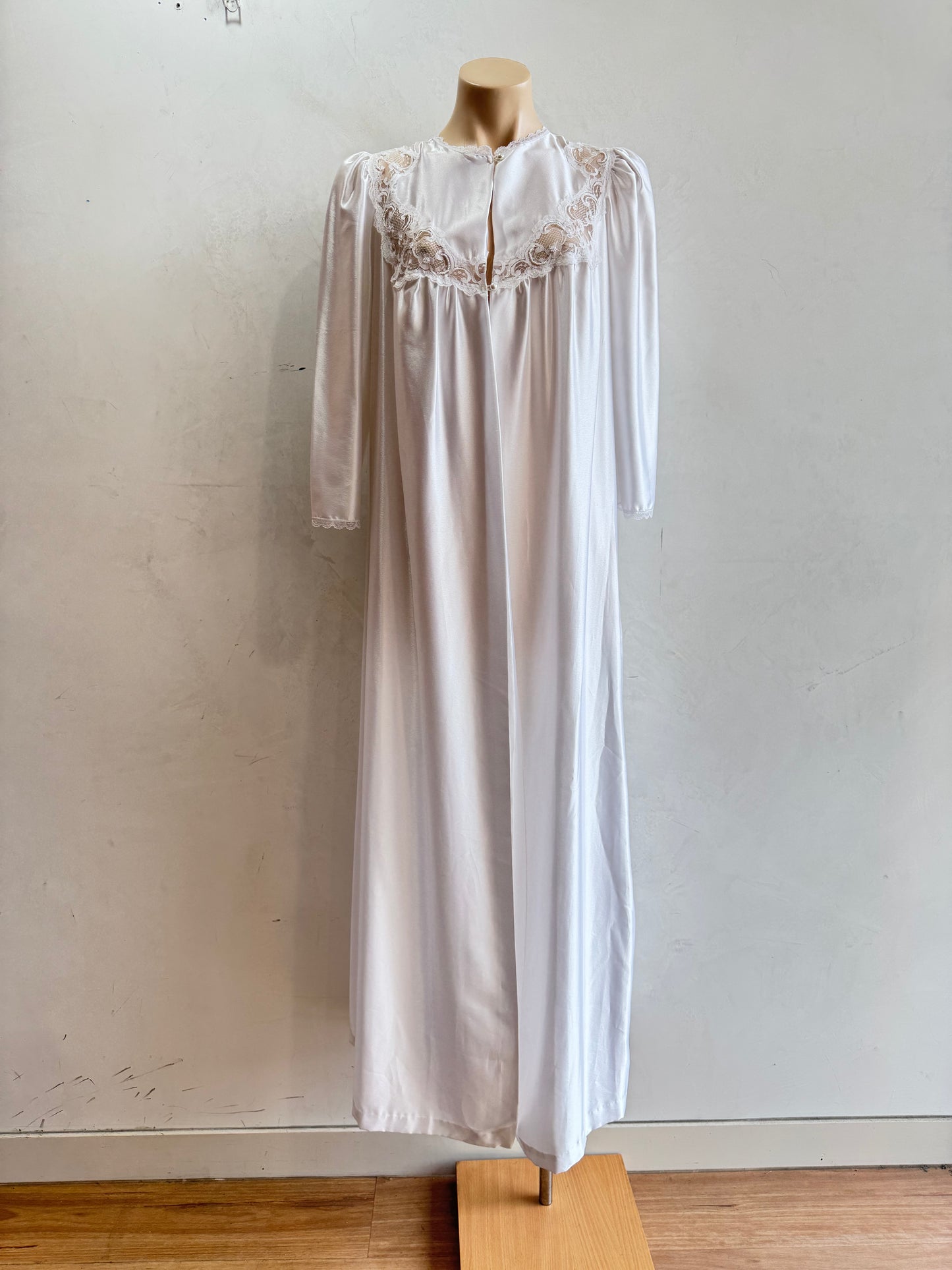 Vintage Barbizon white maxi robe - size S