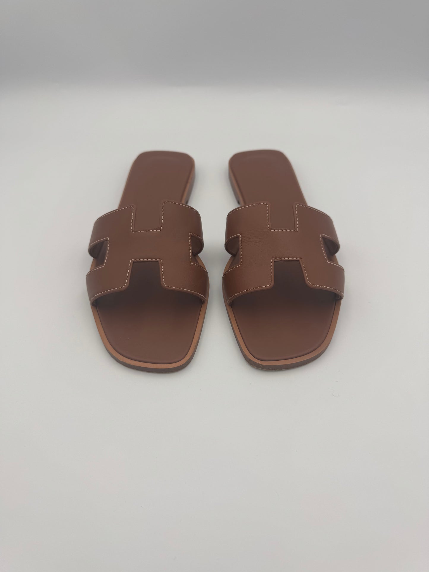 HERMÈS Oran Brown Leather Sandal