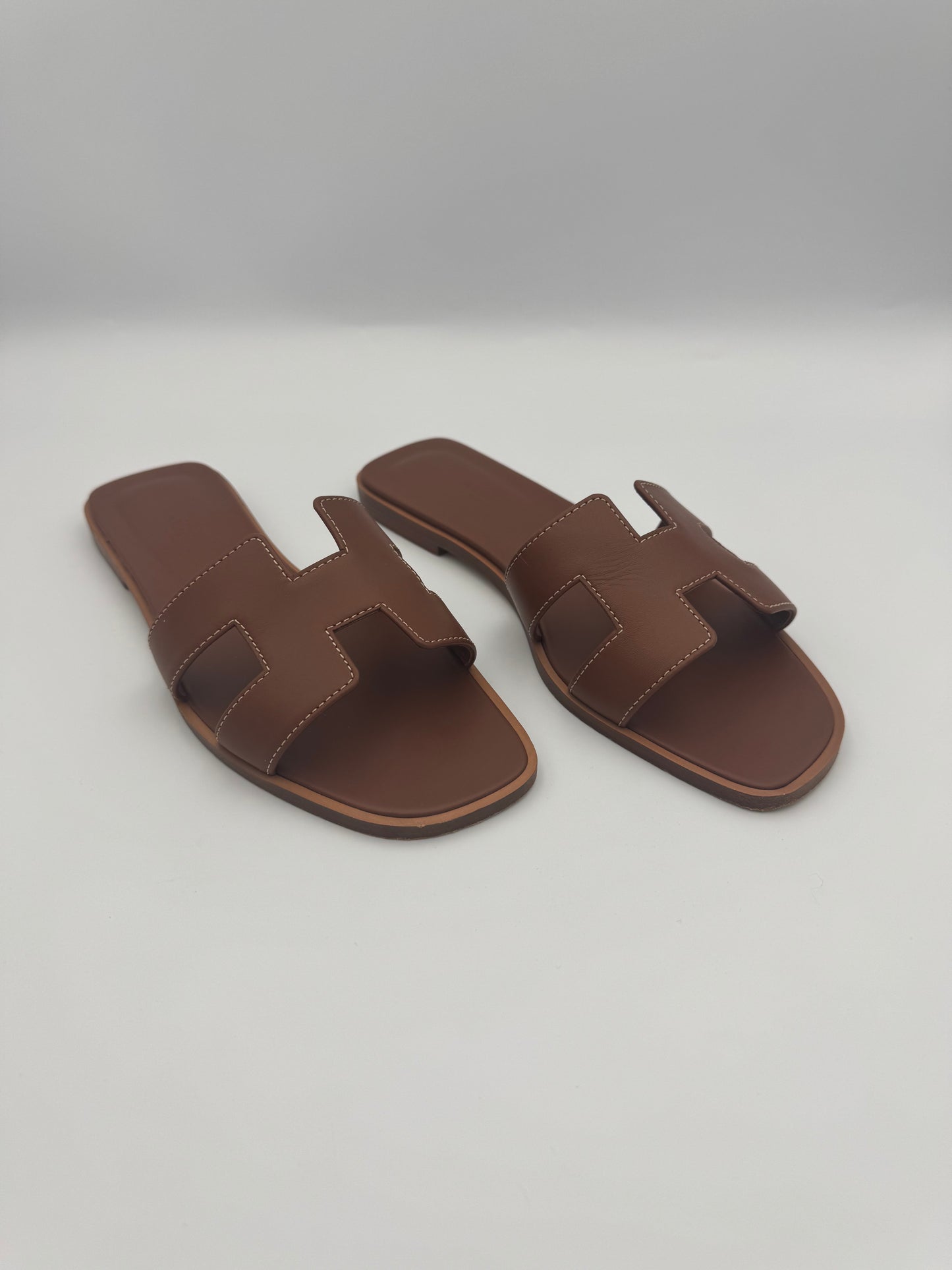 HERMÈS Oran Brown Leather Sandal