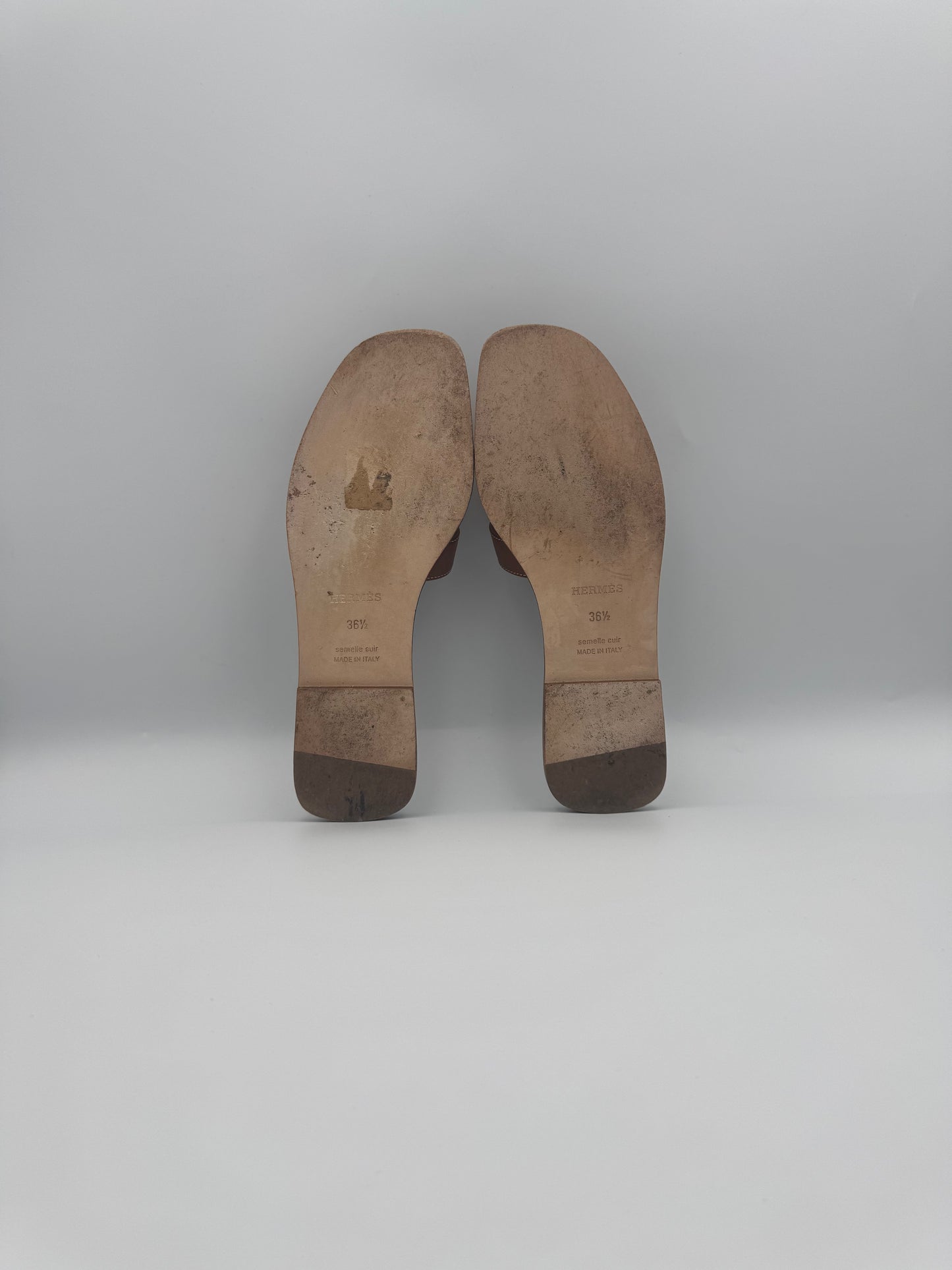 HERMÈS Oran Brown Leather Sandal