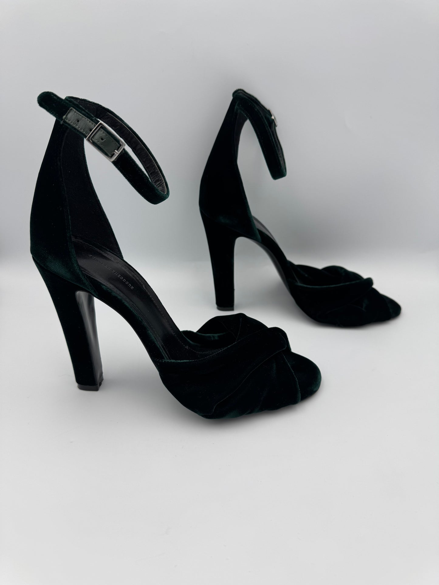 Scanlan Theodore Green Velvet Heels Sz40