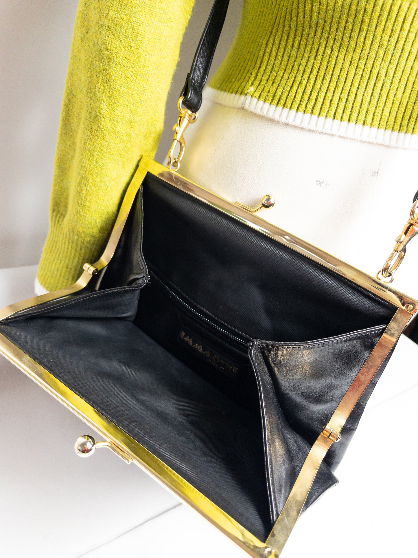 Vintage IMMAGNI Black Leather Clasp Handbag