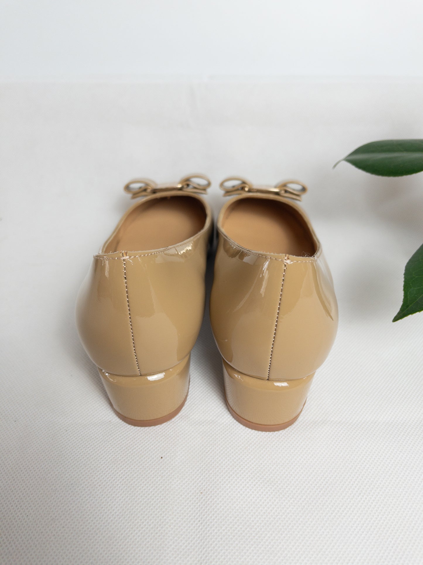 SALVATORE FERRAGAMO nude Vera pumps Sz 8D New (suits 7)