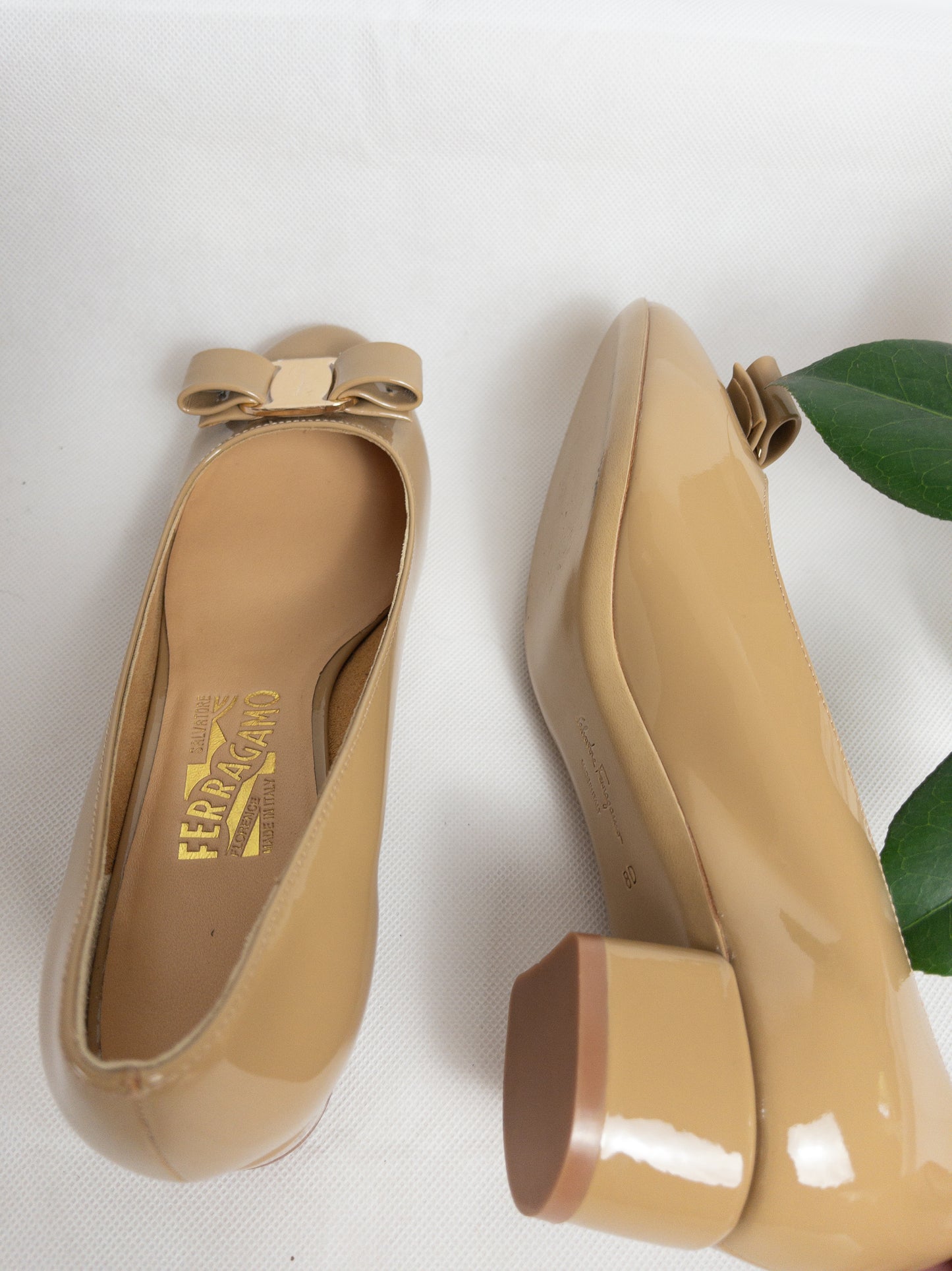SALVATORE FERRAGAMO nude Vera pumps Sz 8D New (suits 7)