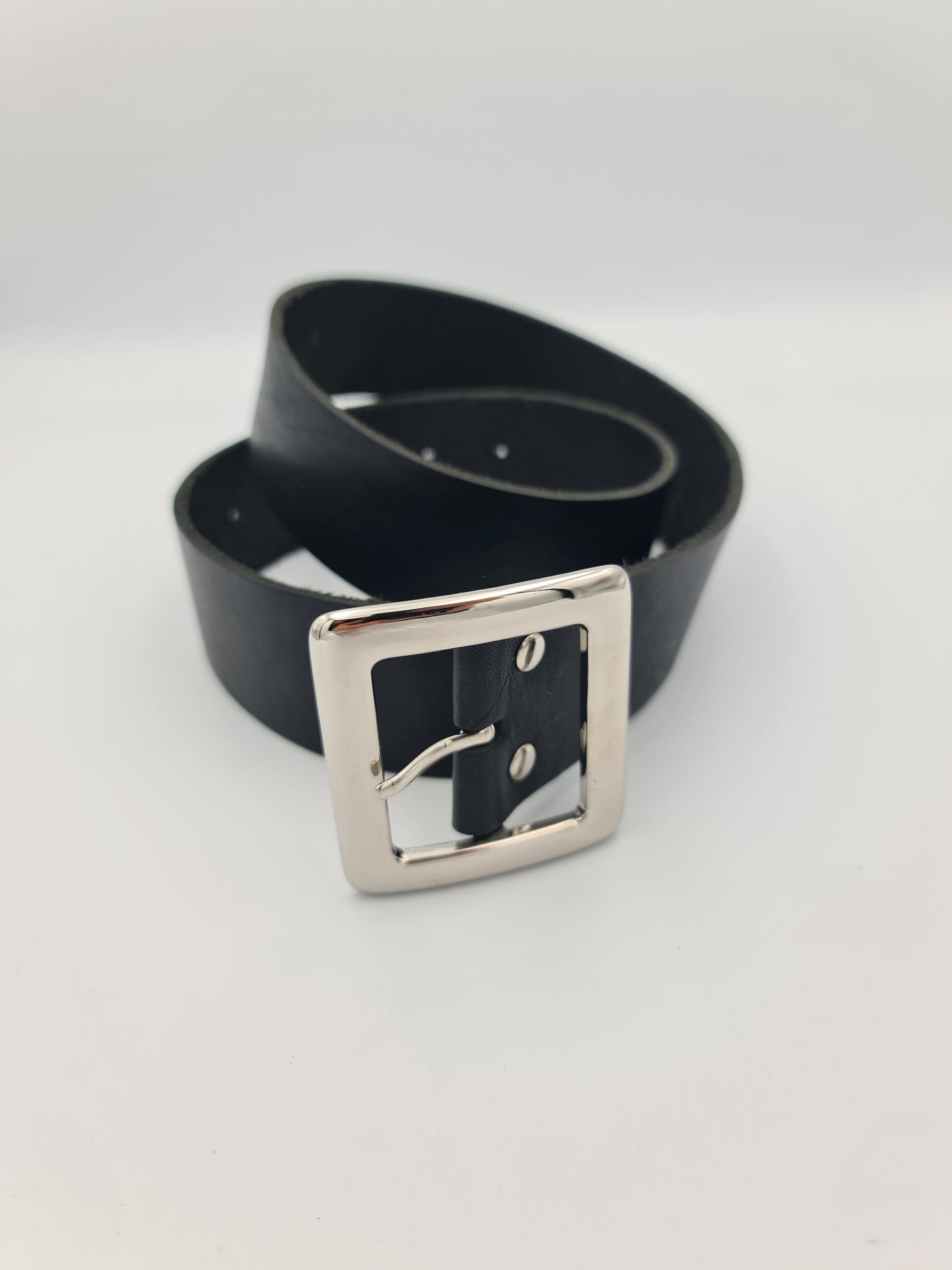Square buckle black leather belt