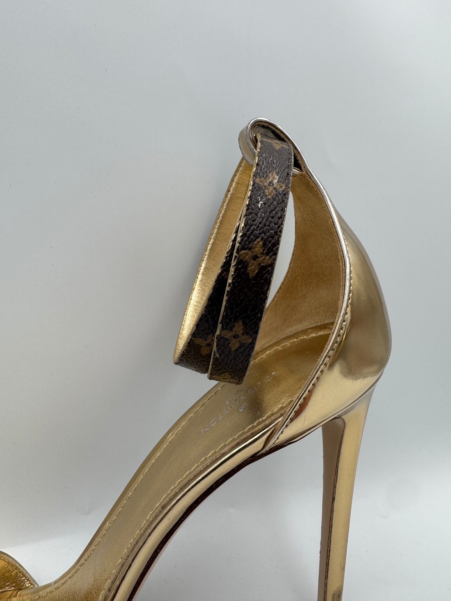 LOUIS VUITTON Gold Strappy Heels 38.5
