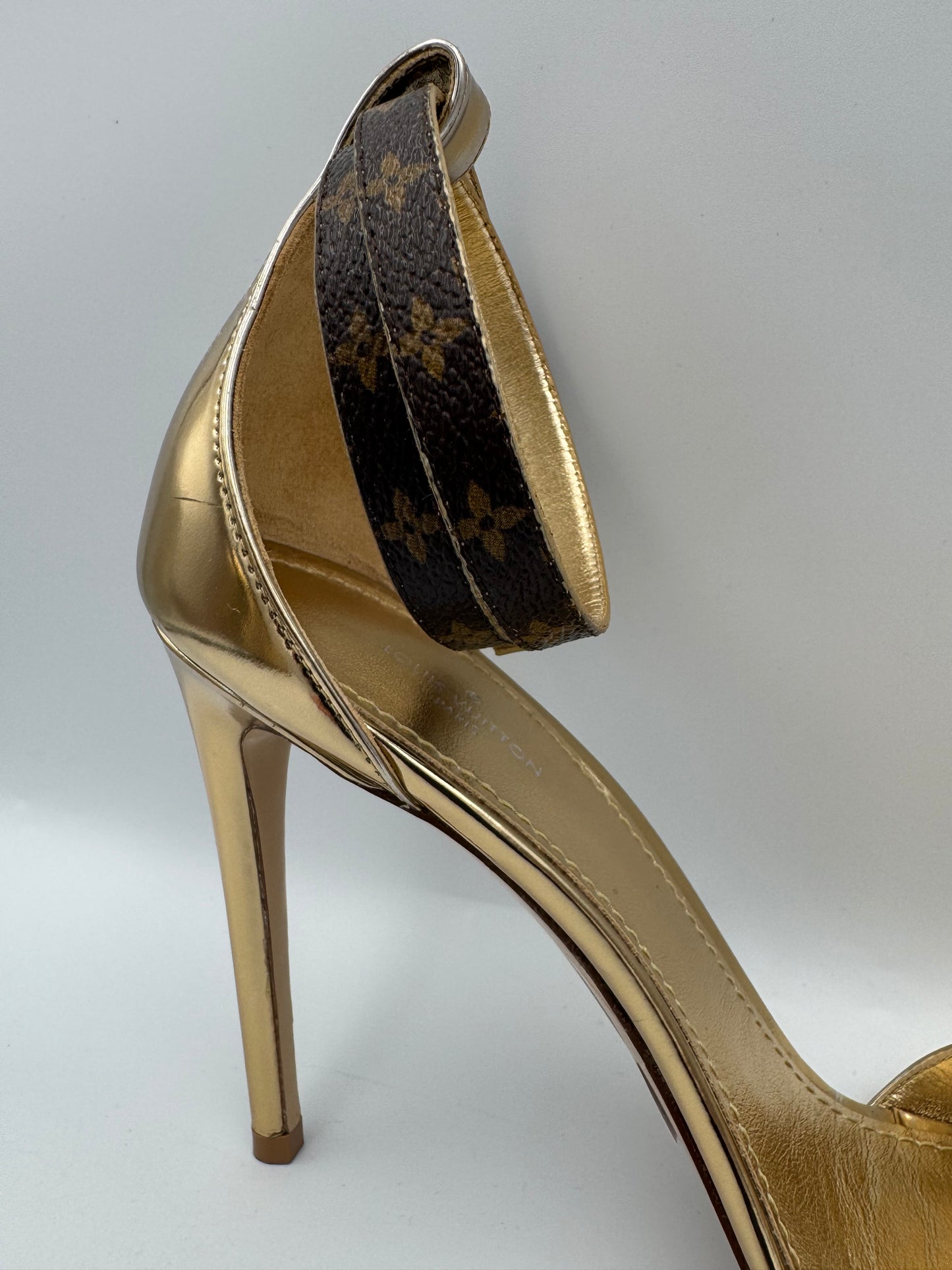 LOUIS VUITTON Gold Strappy Heels 38.5