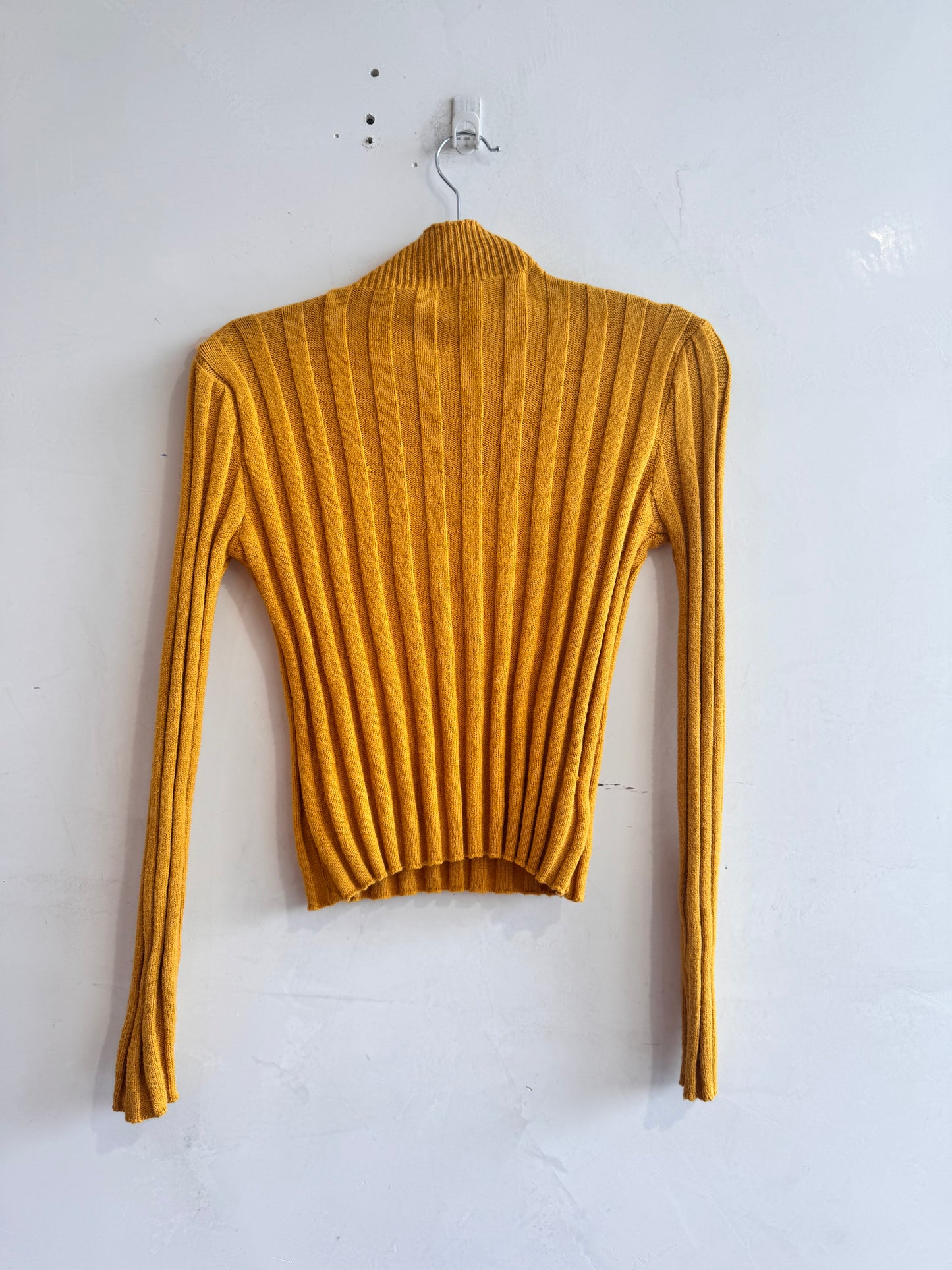 Turtleneck knit top with button details - Size S