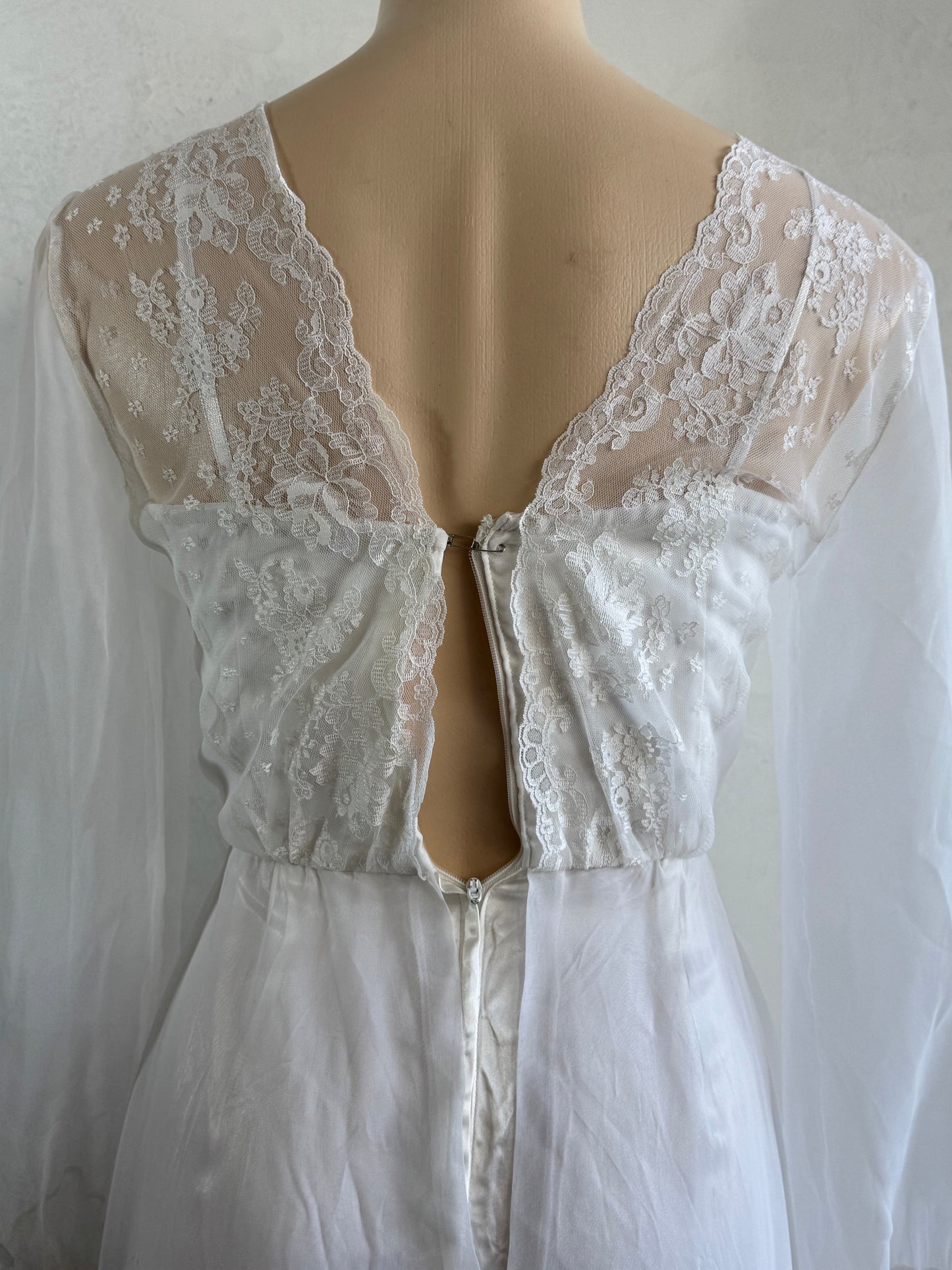 Vintage Dress Circle white wedding gown - size xs