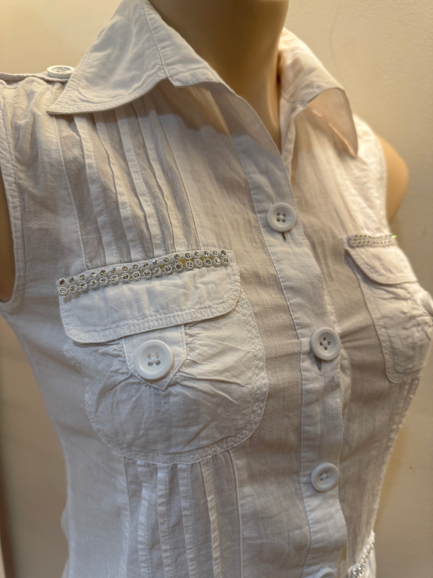 Link White Sleeveless Top - size XS