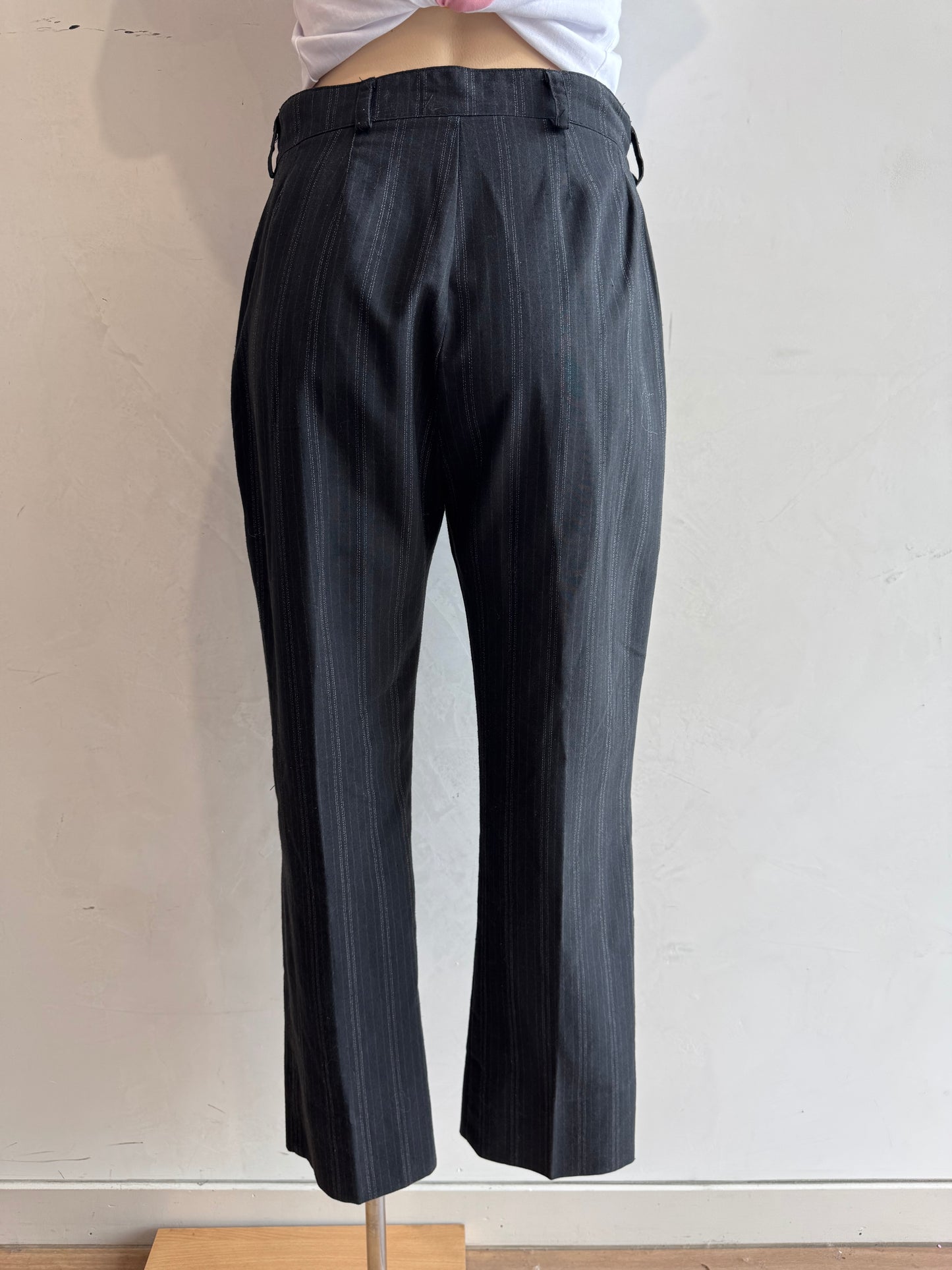 Vintage Atelier Grey Pinstriped Pants - size 12