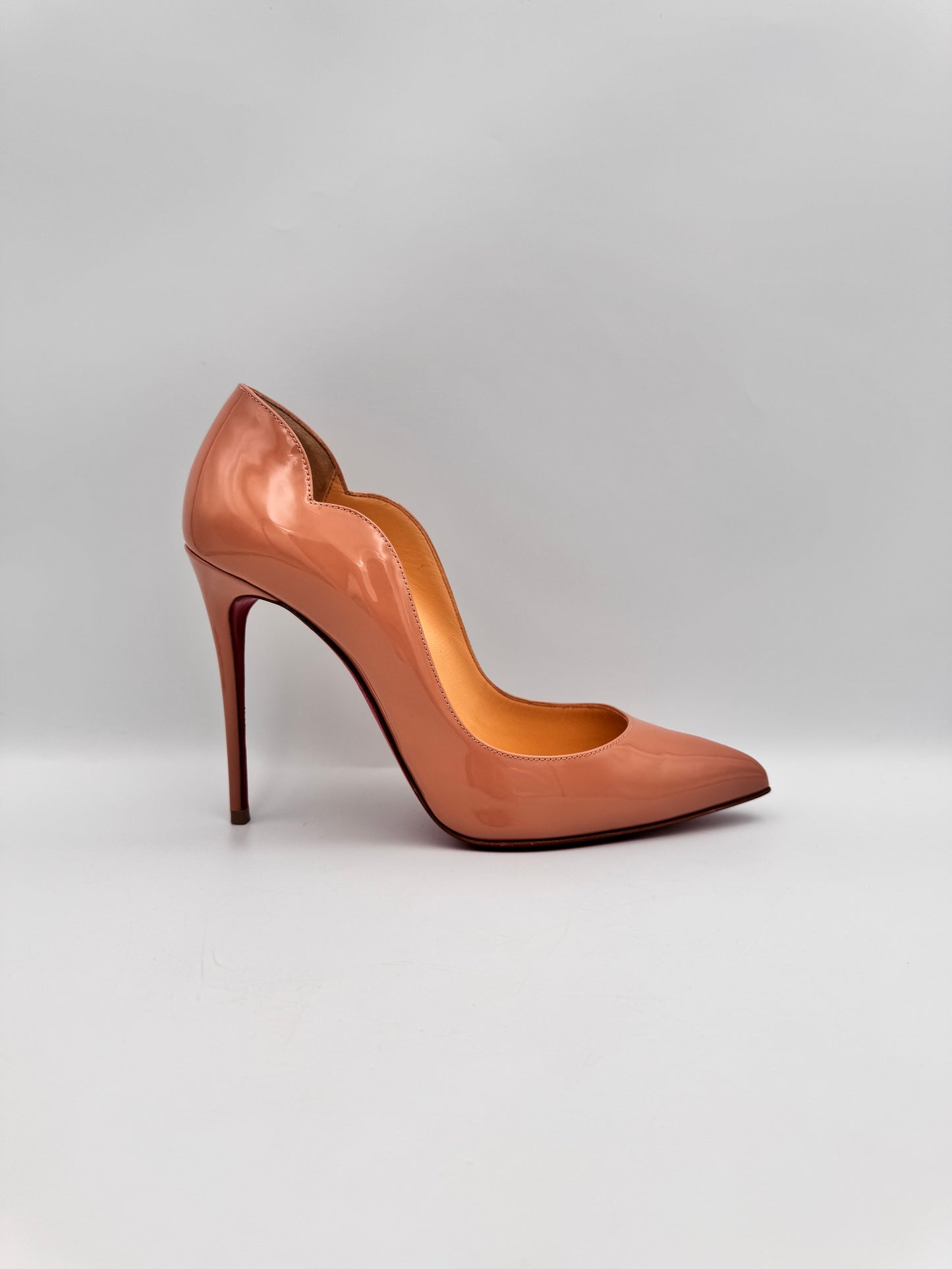 CHRISTIAN LOUBOUTIN Nude Patent Heels Size 37.5