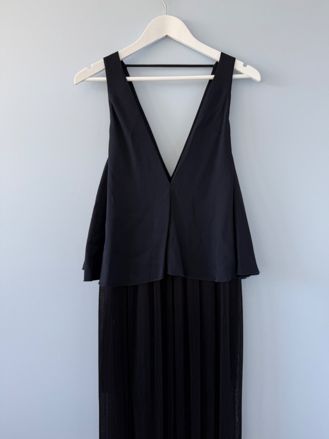 Scanlan Theodore Black Black Deep V-Neck Pleated Maxi Dress Size 10