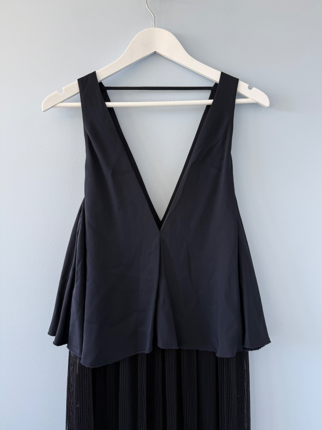 Scanlan Theodore Black Black Deep V-Neck Pleated Maxi Dress Size 10