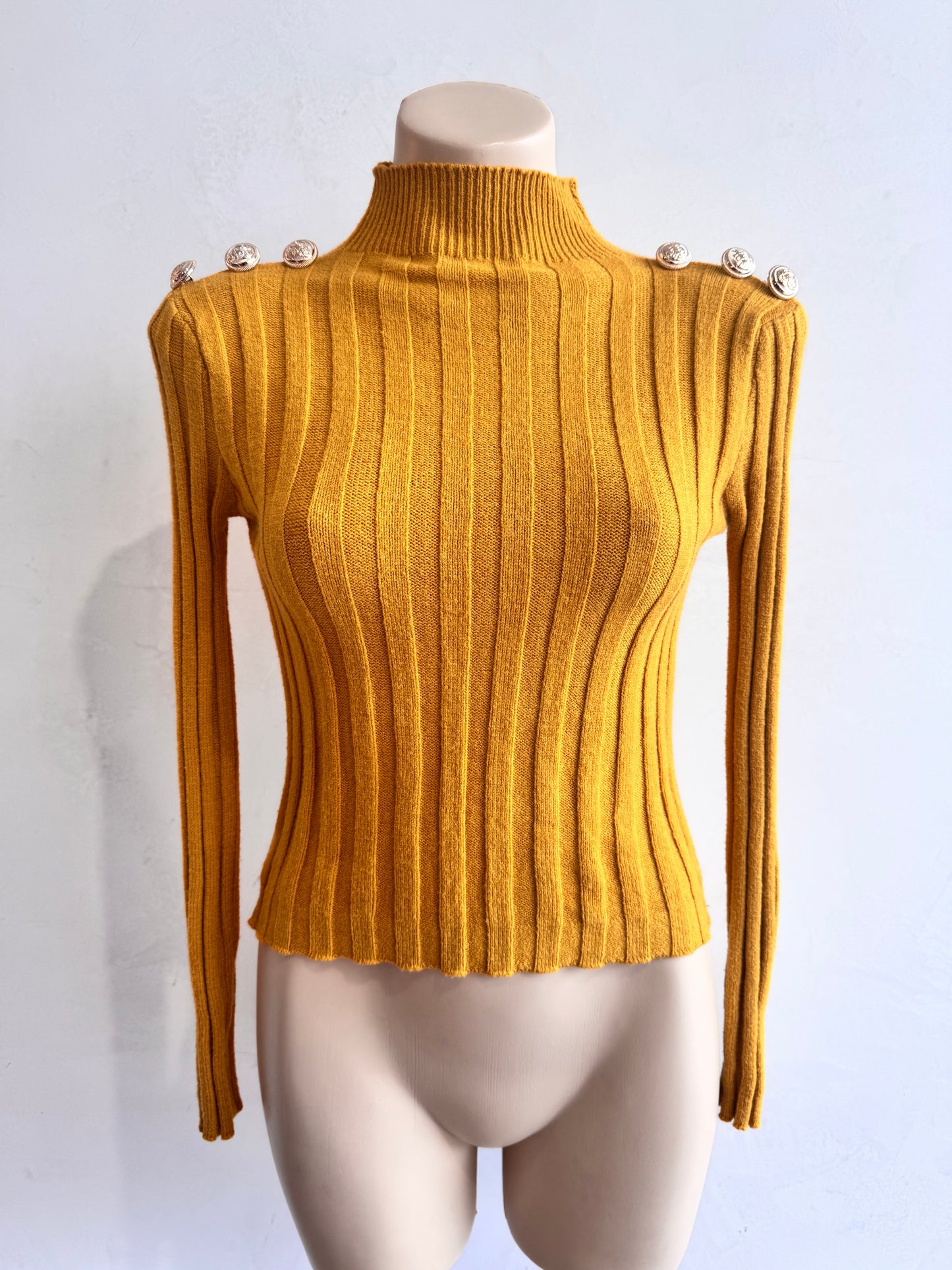 Turtleneck knit top with button details - Size S