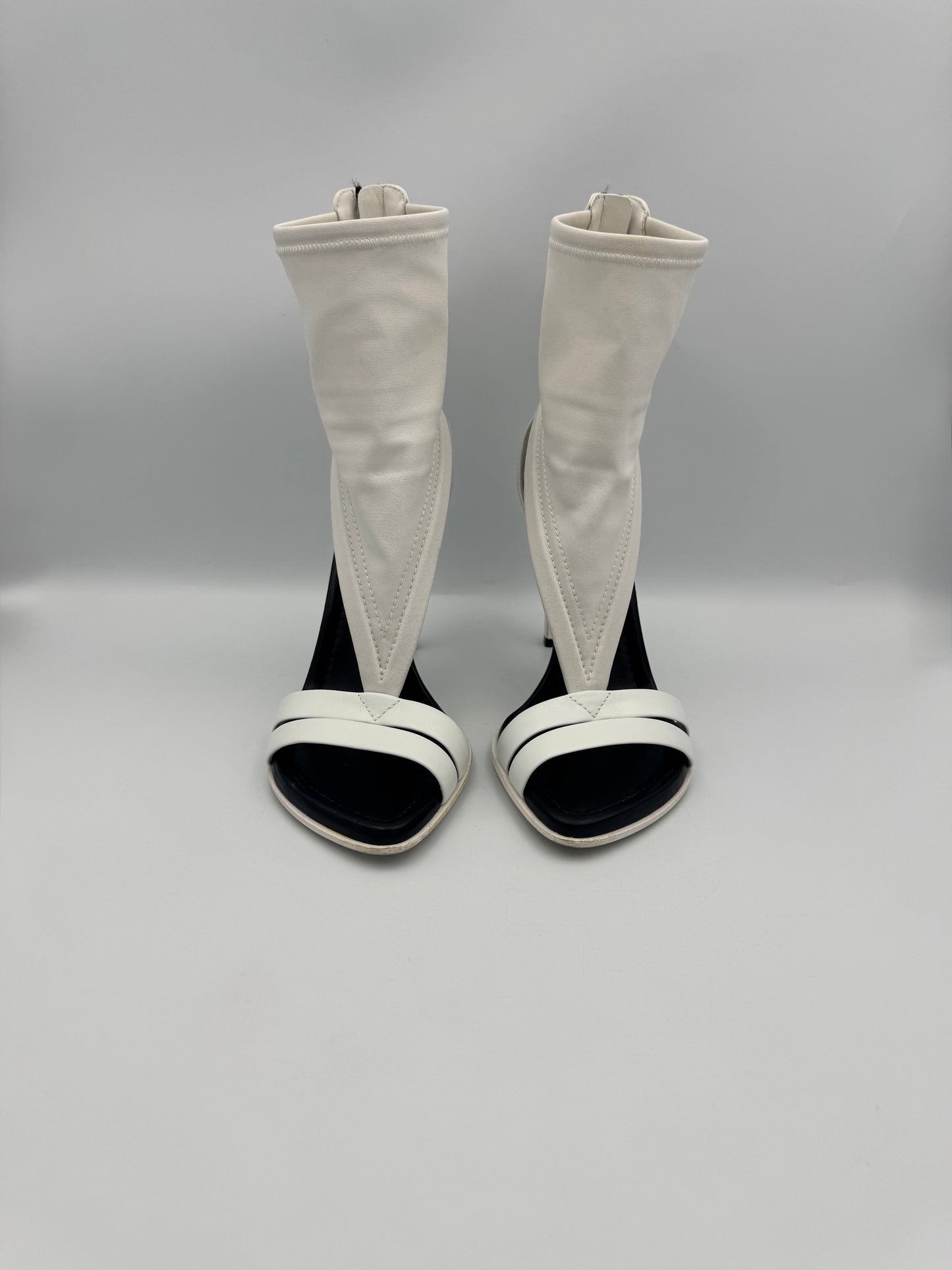 LOUIS VUITTON White Cutout Heels Size 38