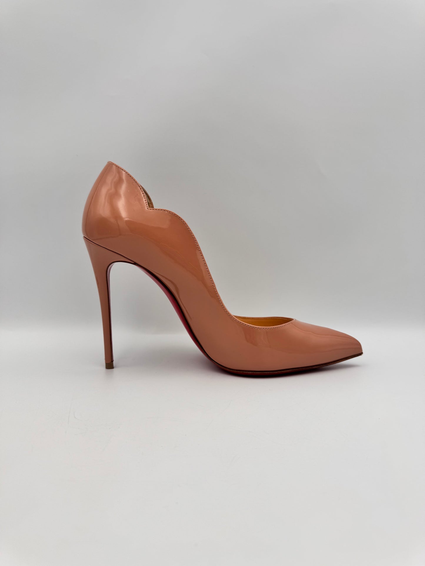 CHRISTIAN LOUBOUTIN Nude Patent Heels Size 37.5