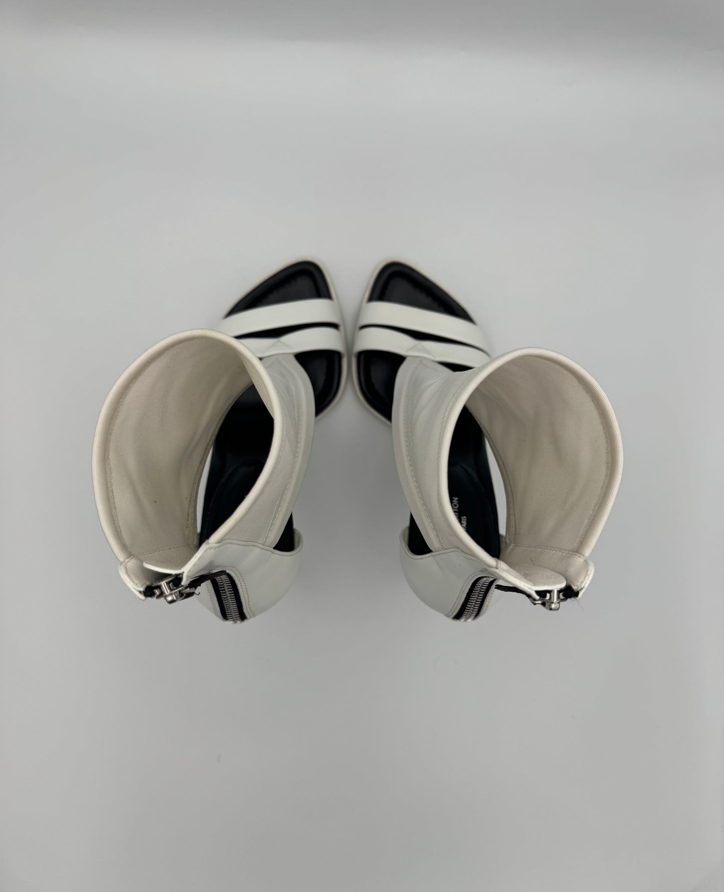 LOUIS VUITTON White Cutout Heels Size 38