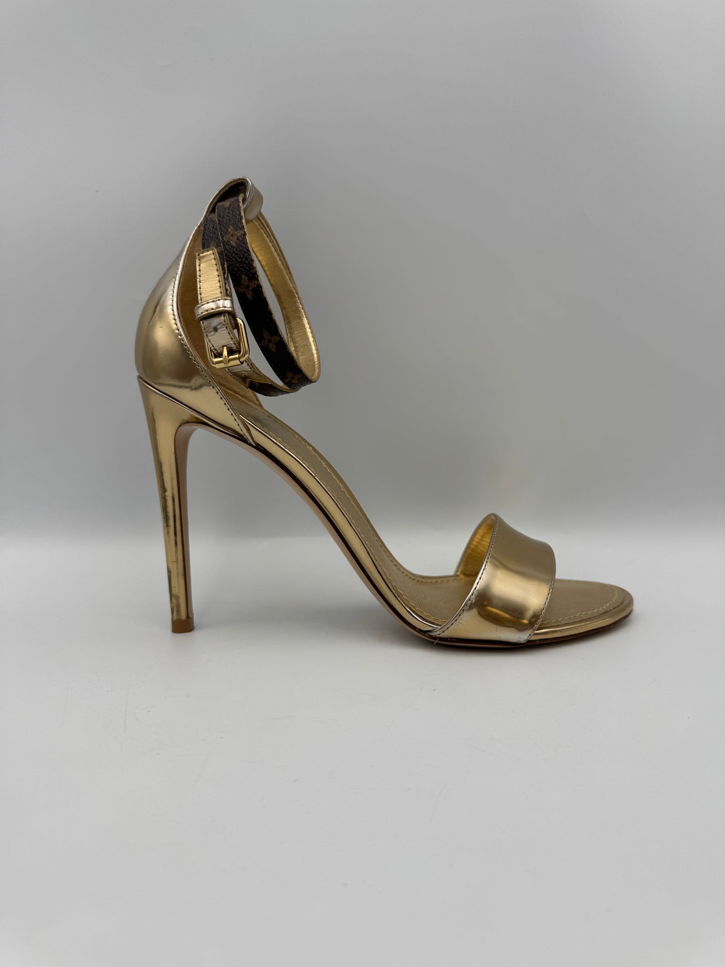 LOUIS VUITTON Gold Strappy Heels 38.5