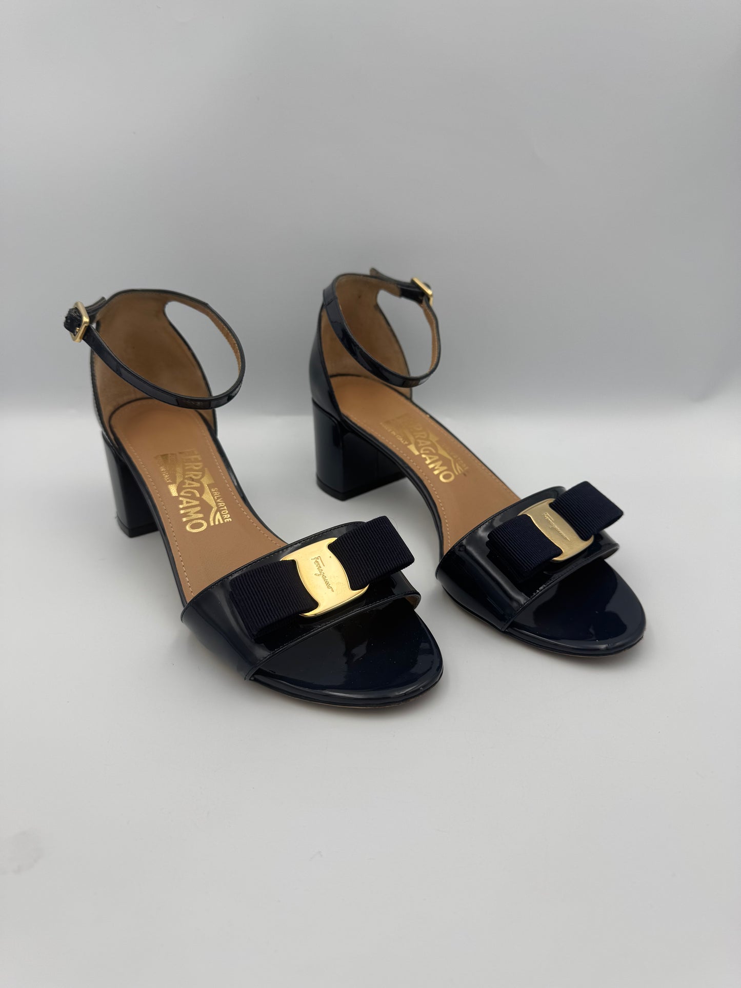SALVATORE FERRAGAMO NAVY VERA SANDALS 6.5
