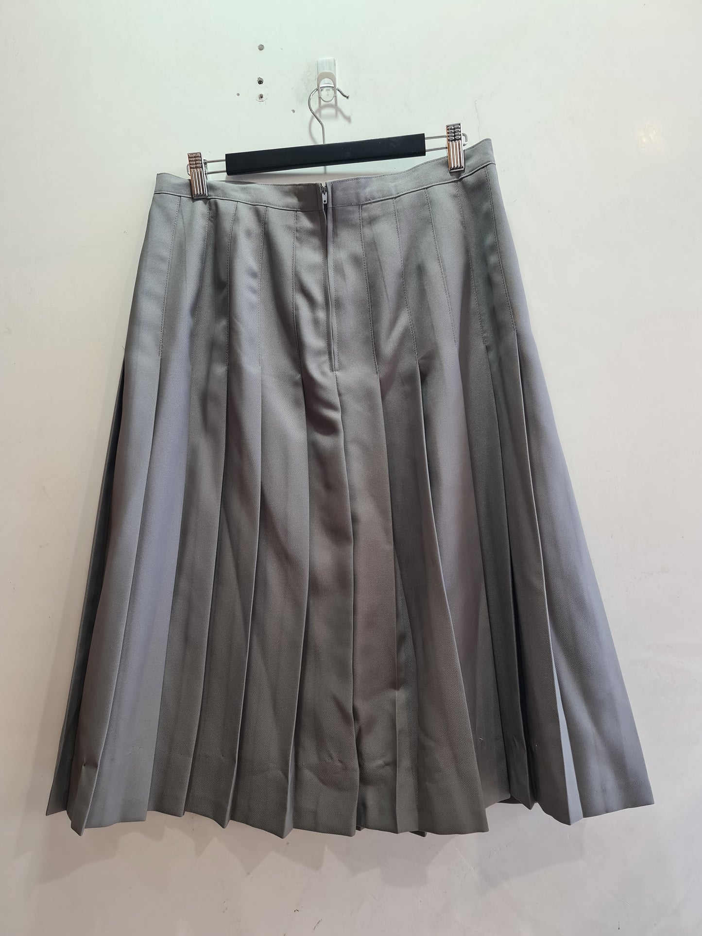 Vintage Grey Pleated Skirt - size 18