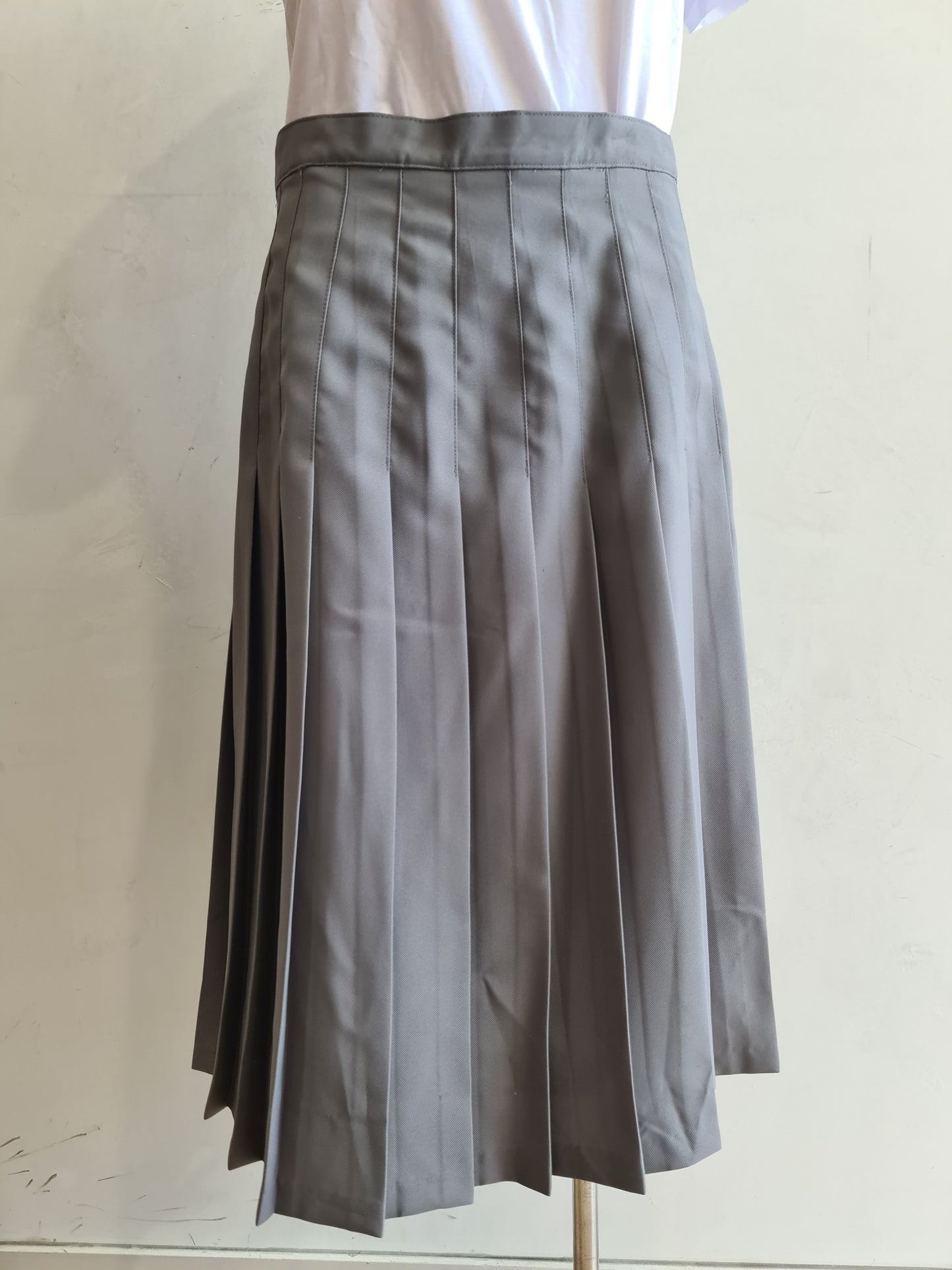 Vintage Grey Pleated Skirt - size 18