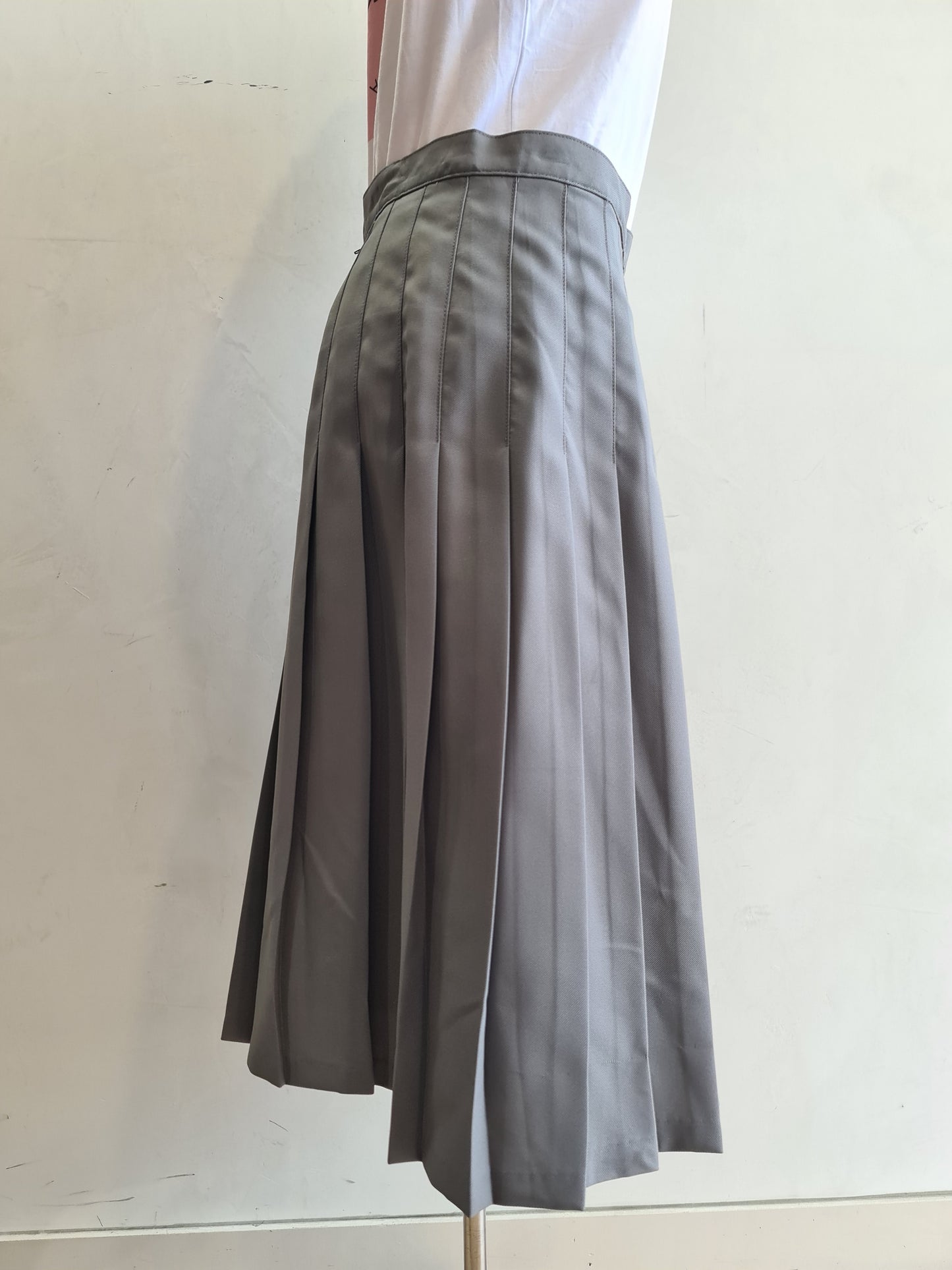 Vintage Grey Pleated Skirt - size 18