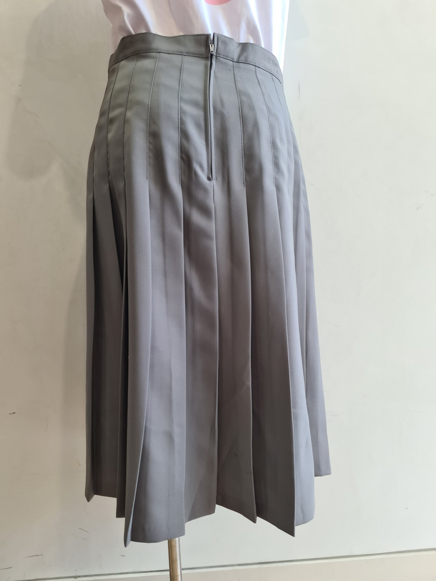 Vintage Grey Pleated Skirt - size 18