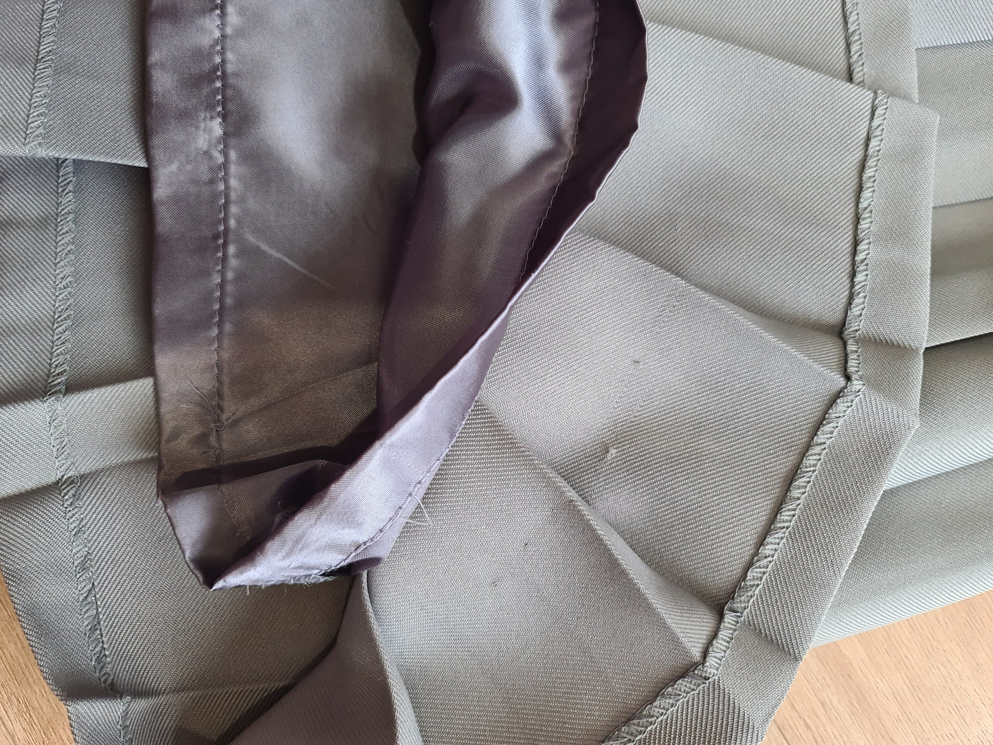 Vintage Grey Pleated Skirt - size 18