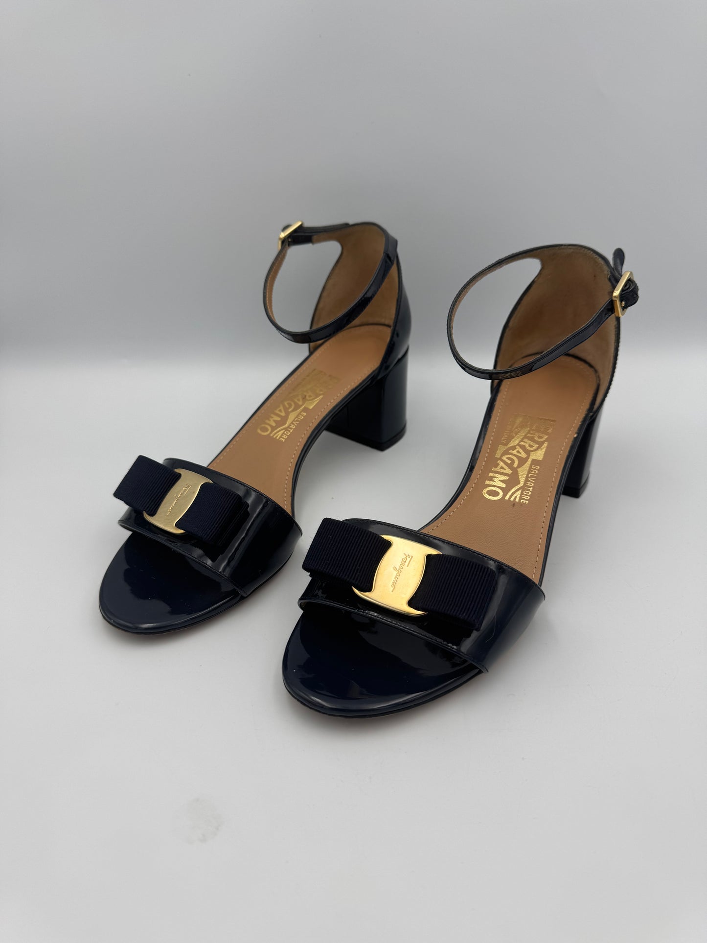 SALVATORE FERRAGAMO NAVY VERA SANDALS 6.5
