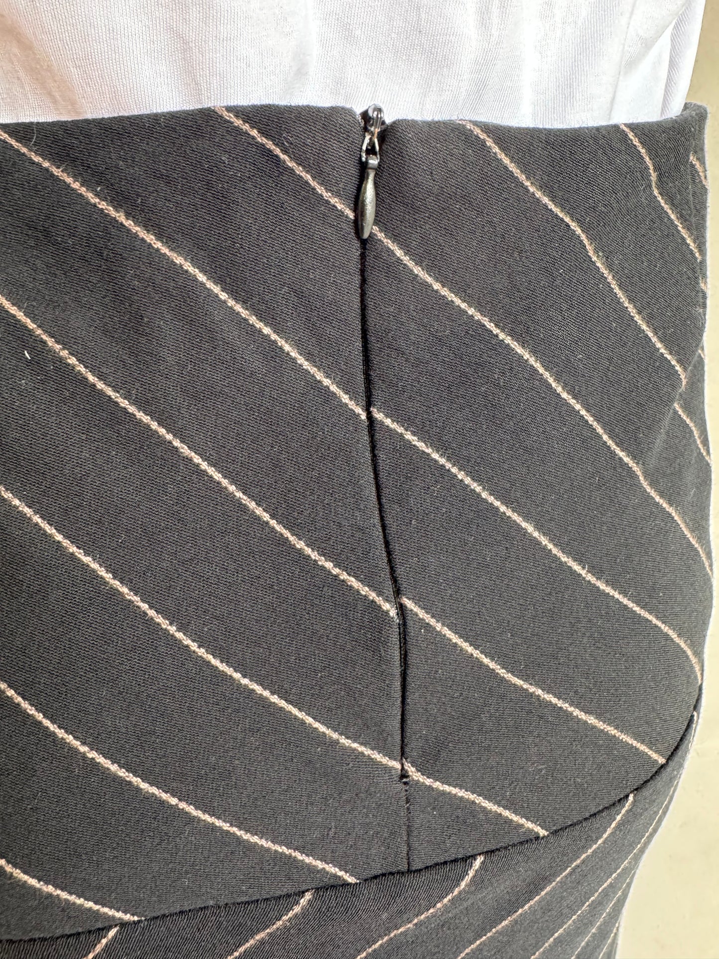 Review black striped skirt - size 10