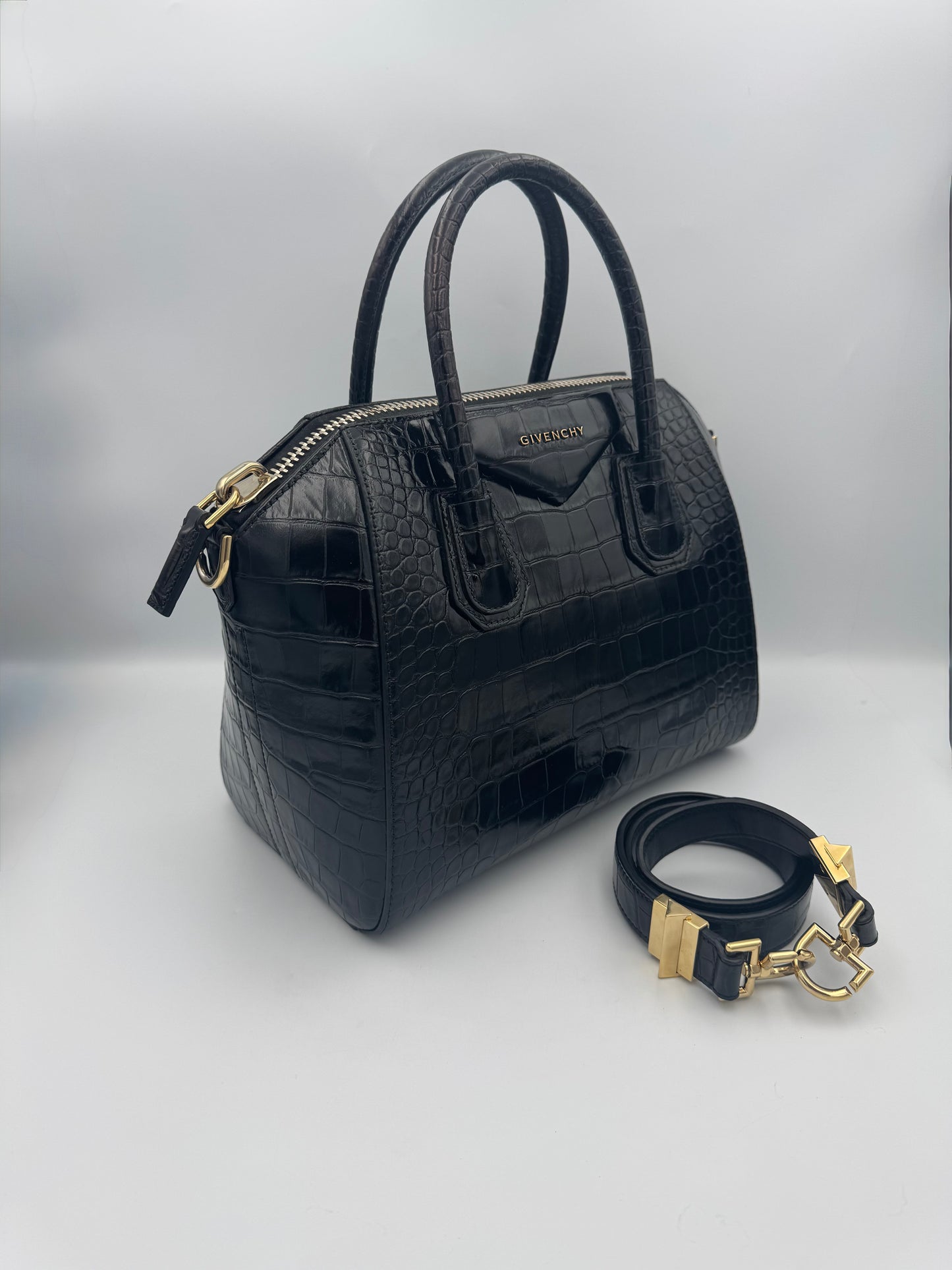 GIVENCHY ANTIGONA Bag Size Small