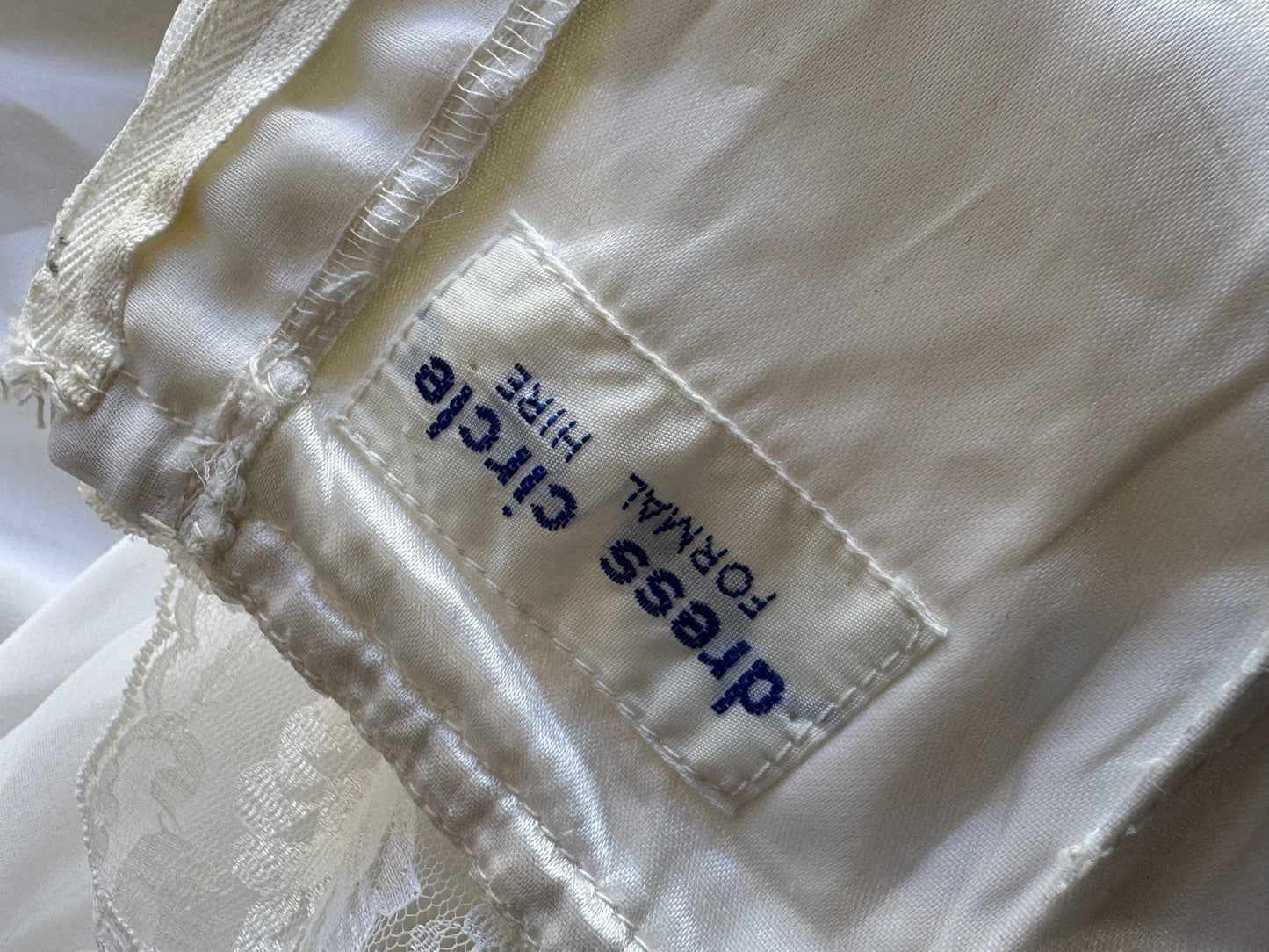 Vintage Dress Circle white wedding gown - size xs