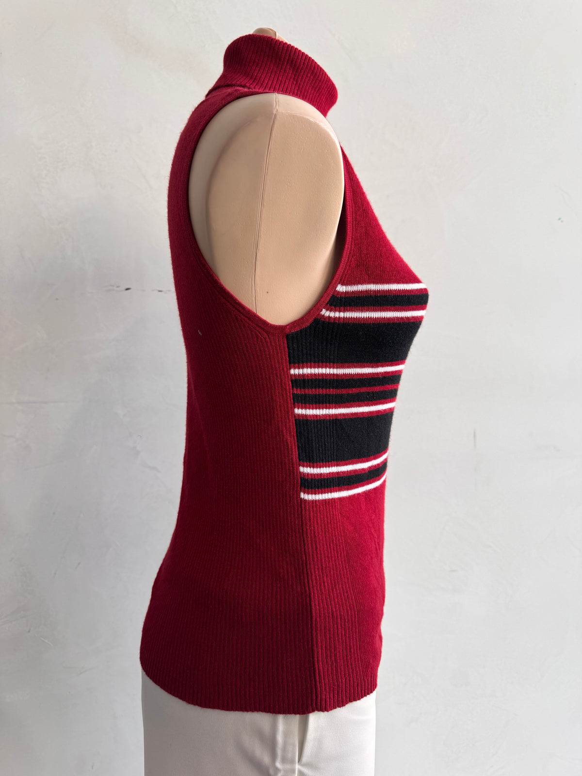 Vintage Meredith red sleeveless knit top - size S