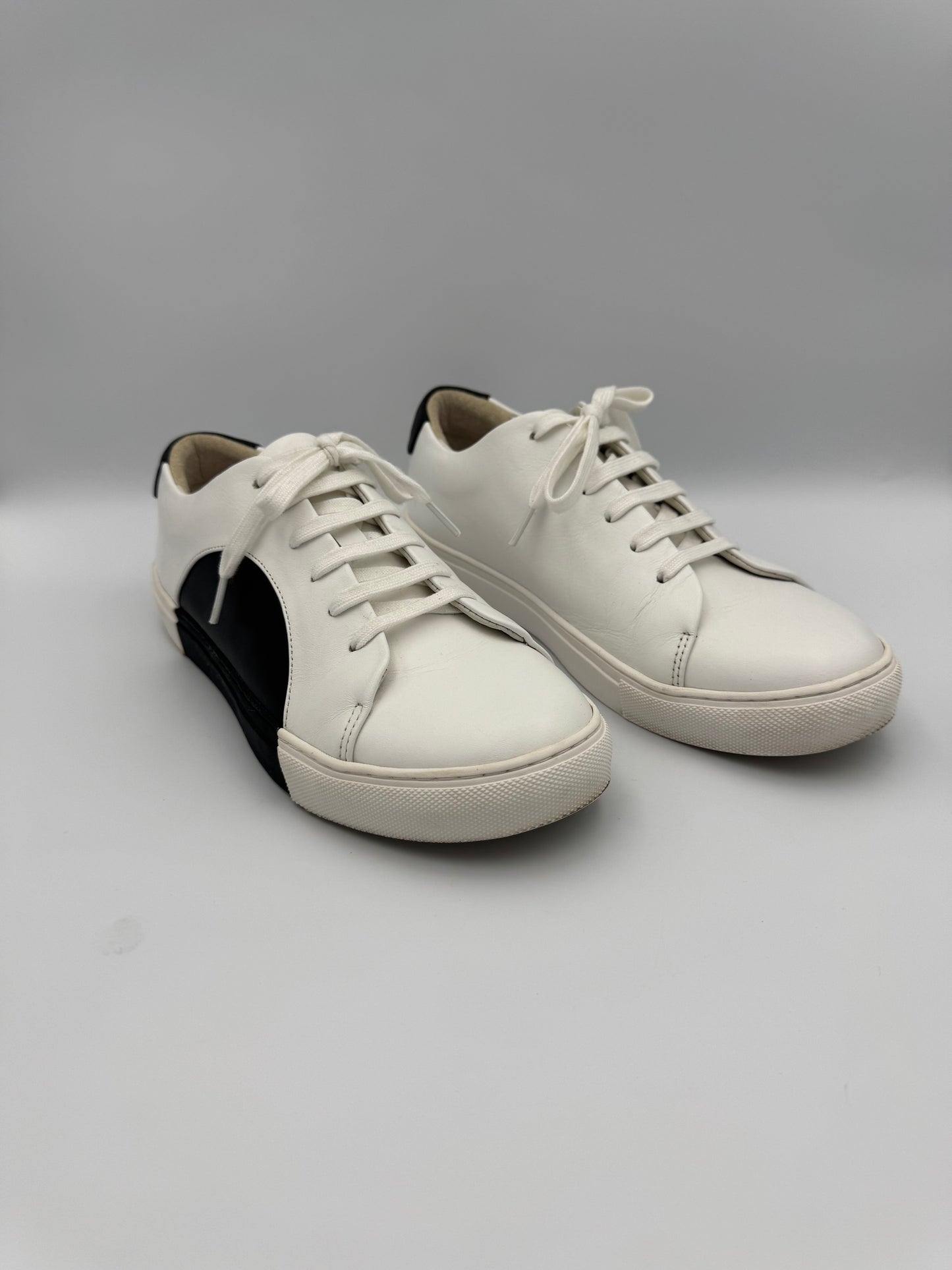 THEY NY Circle Low Profile Sneaker Size 39 White/Black