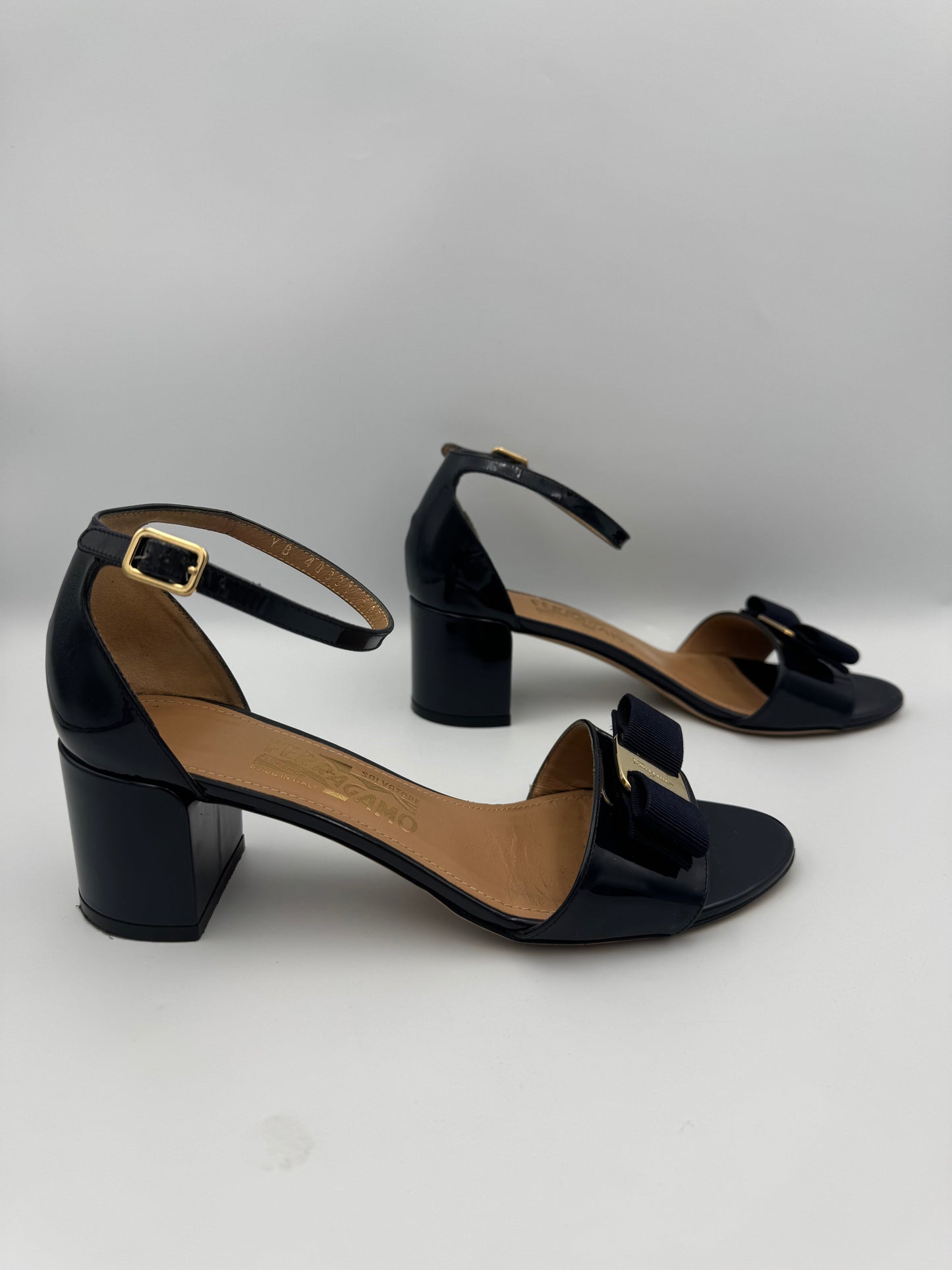 SALVATORE FERRAGAMO NAVY VERA SANDALS 6.5